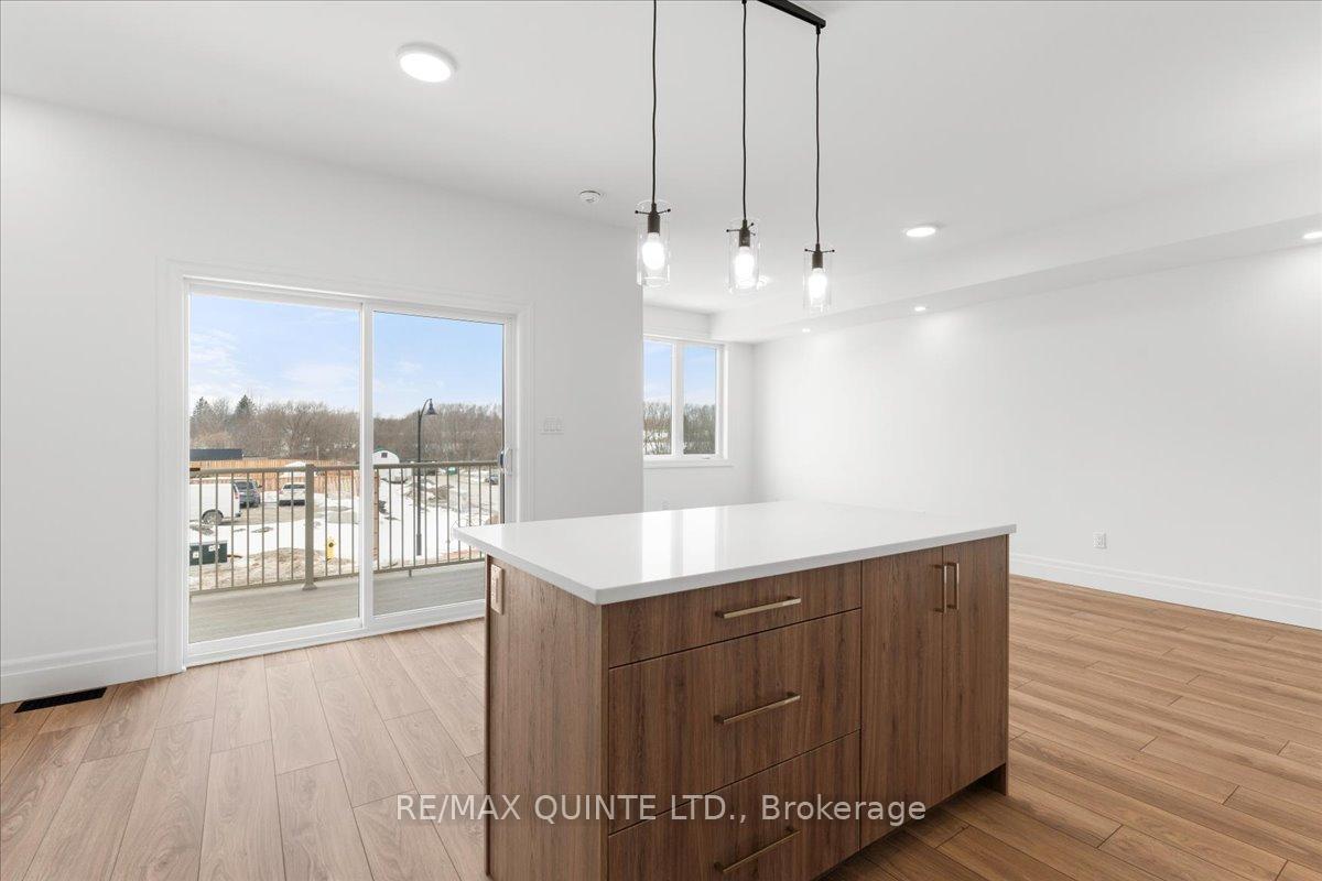 Photo 11 of 24 Evans Street, Prince Edward County, Picton — HOMEH