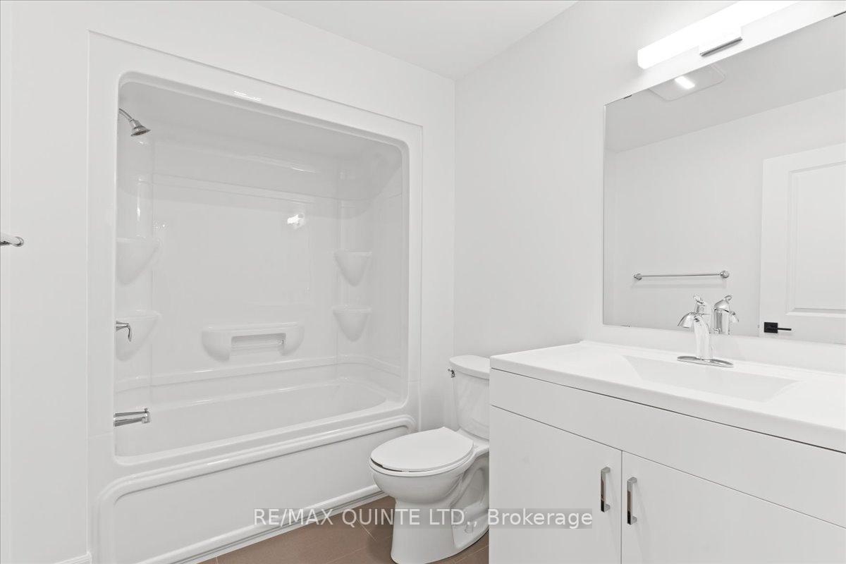Photo 17 of 24 Evans Street, Prince Edward County, Picton — HOMEH
