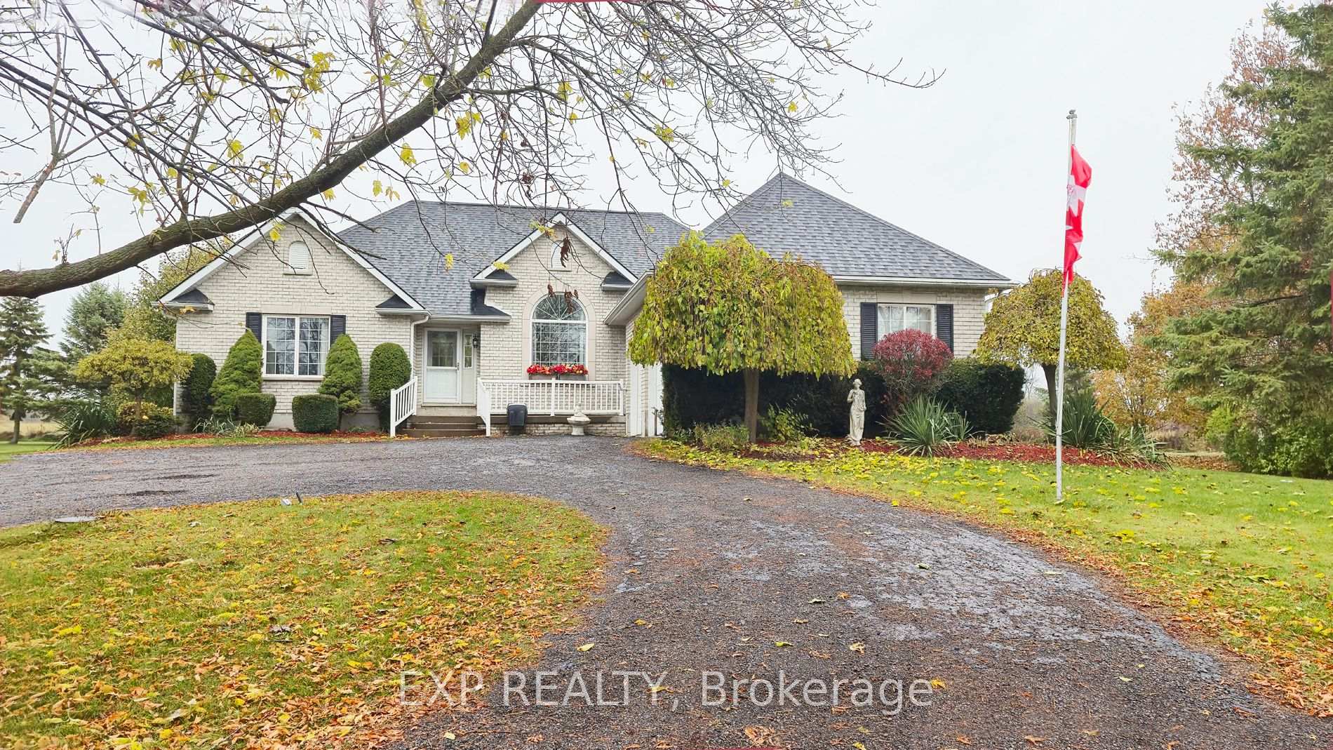 Photo 1 of 700 Barcovan Beach Road, Quinte West, Murray Ward — HOMEH