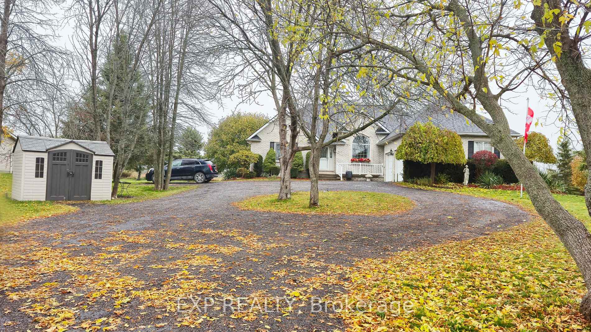 Photo 2 of 700 Barcovan Beach Road, Quinte West, Murray Ward — HOMEH