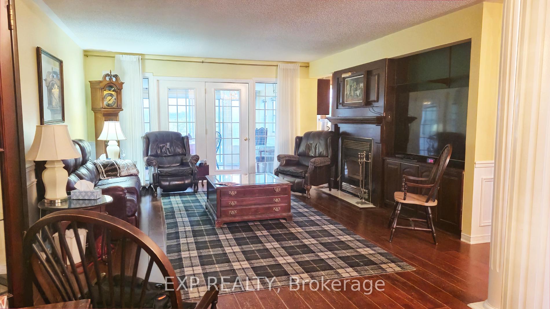 Photo 5 of 700 Barcovan Beach Road, Quinte West, Murray Ward — HOMEH