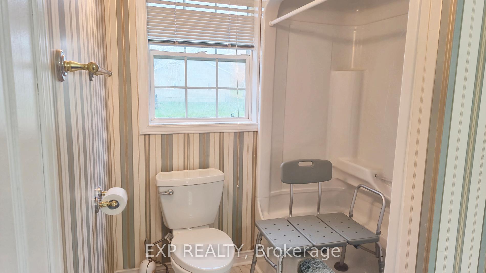 Photo 18 of 700 Barcovan Beach Road, Quinte West, Murray Ward — HOMEH