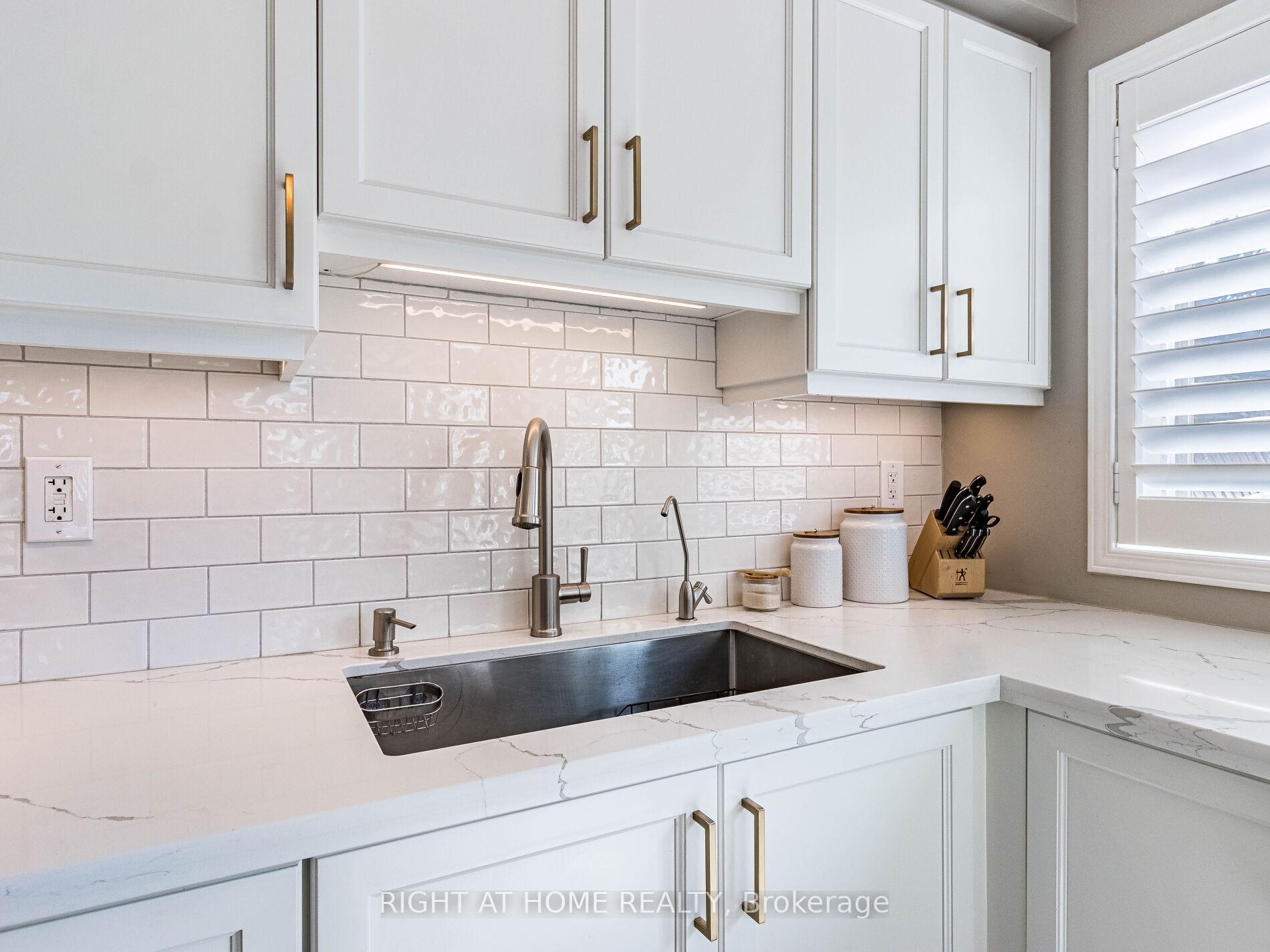 Photo 20 of 892 Philbrook Drive, Milton, Coates — HOMEH