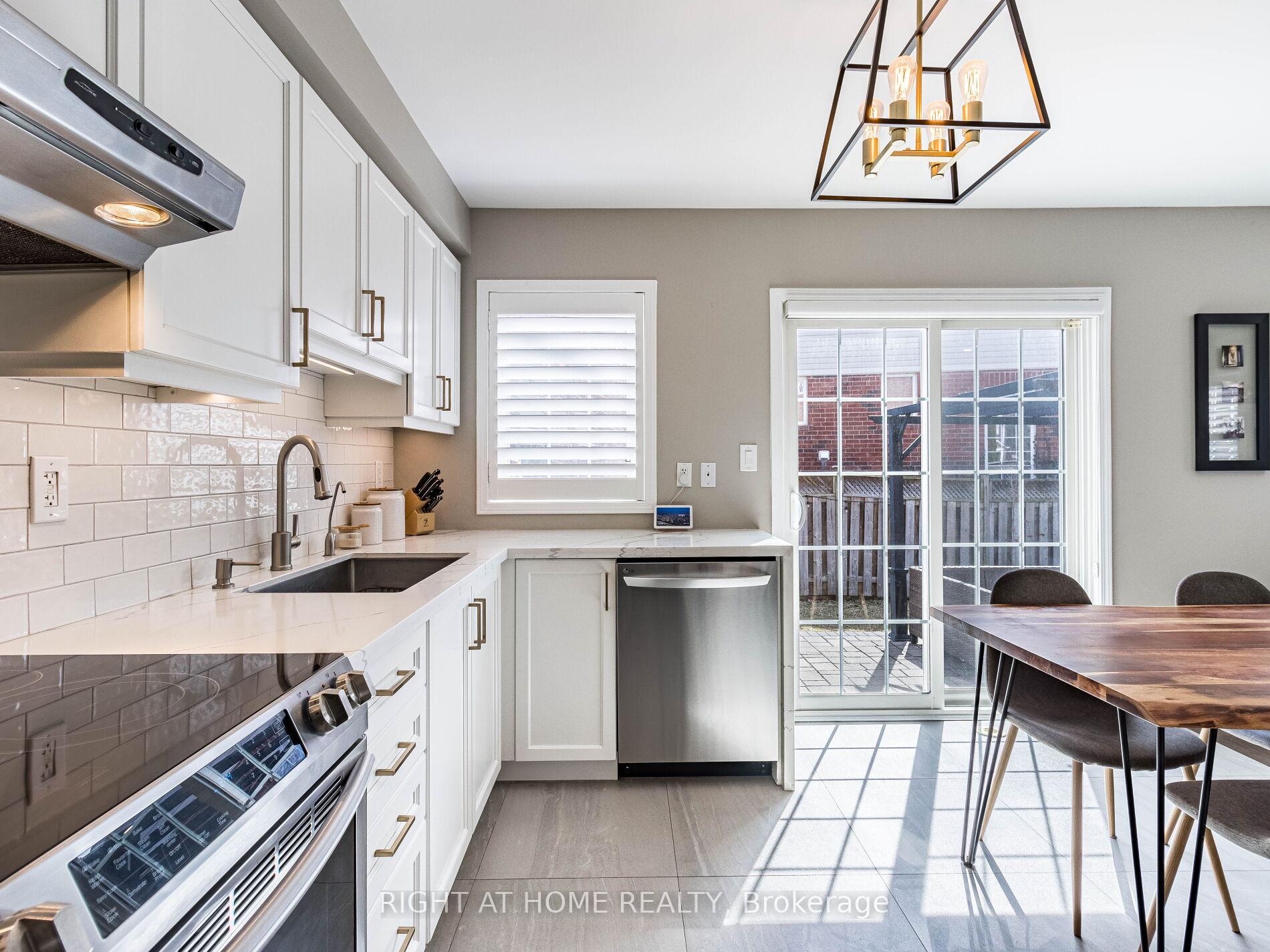 Photo 21 of 892 Philbrook Drive, Milton, Coates — HOMEH