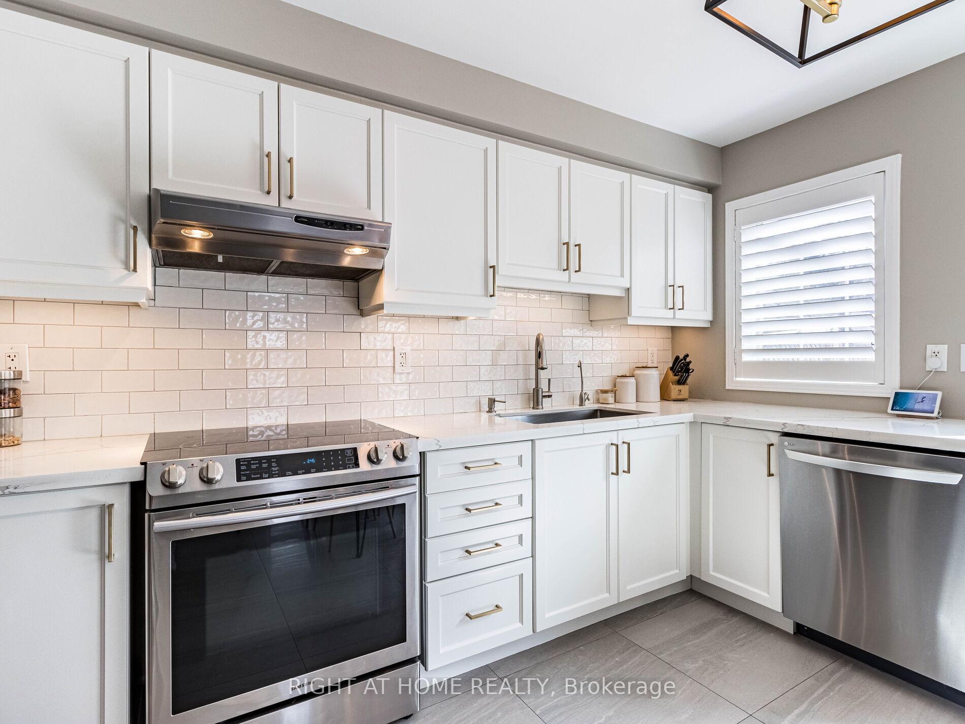Photo 22 of 892 Philbrook Drive, Milton, Coates — HOMEH