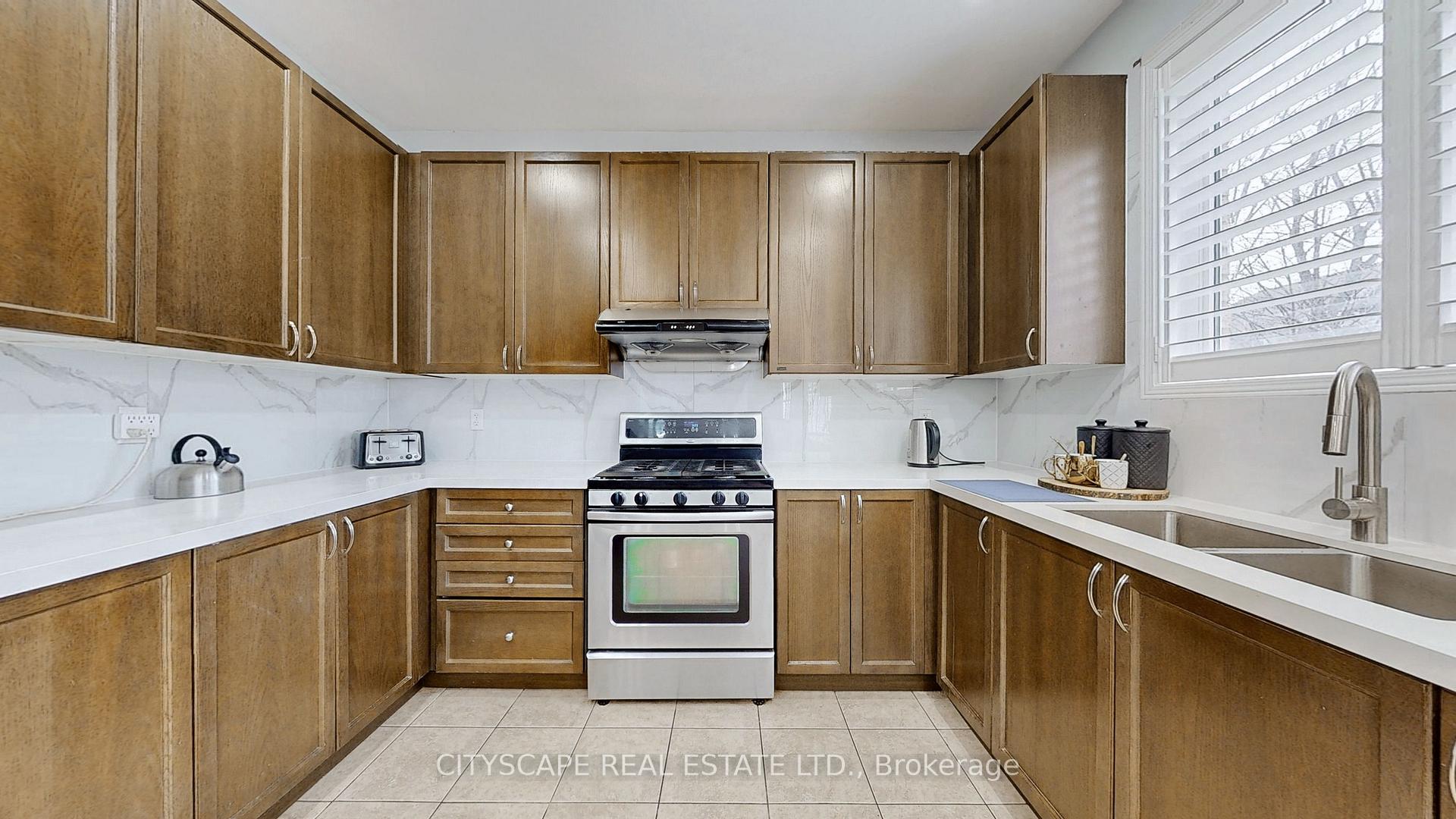 Photo 10 of 2026 Bridle Road, Oshawa, Windfields — HOMEH