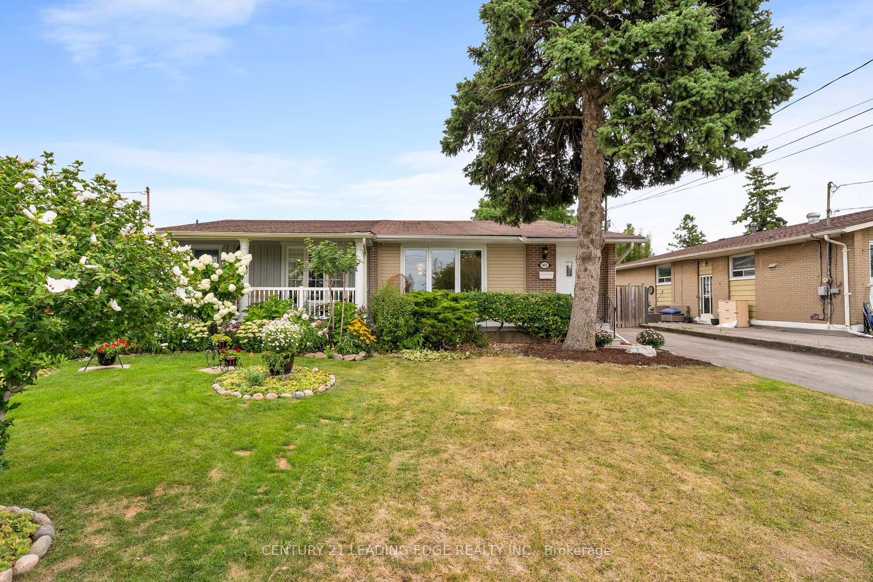 Photo 2 of 809 Sanok Drive, Pickering, West Shore — HOMEH