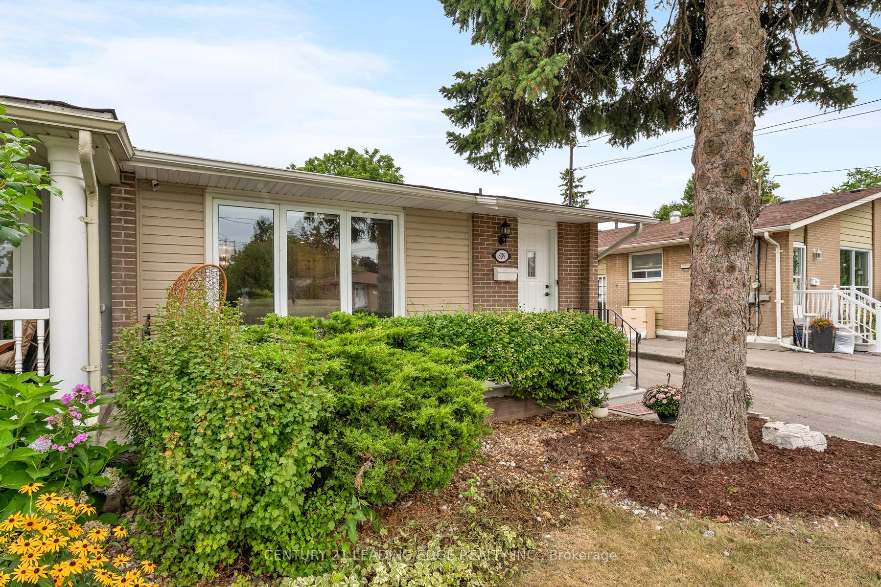 Photo 4 of 809 Sanok Drive, Pickering, West Shore — HOMEH
