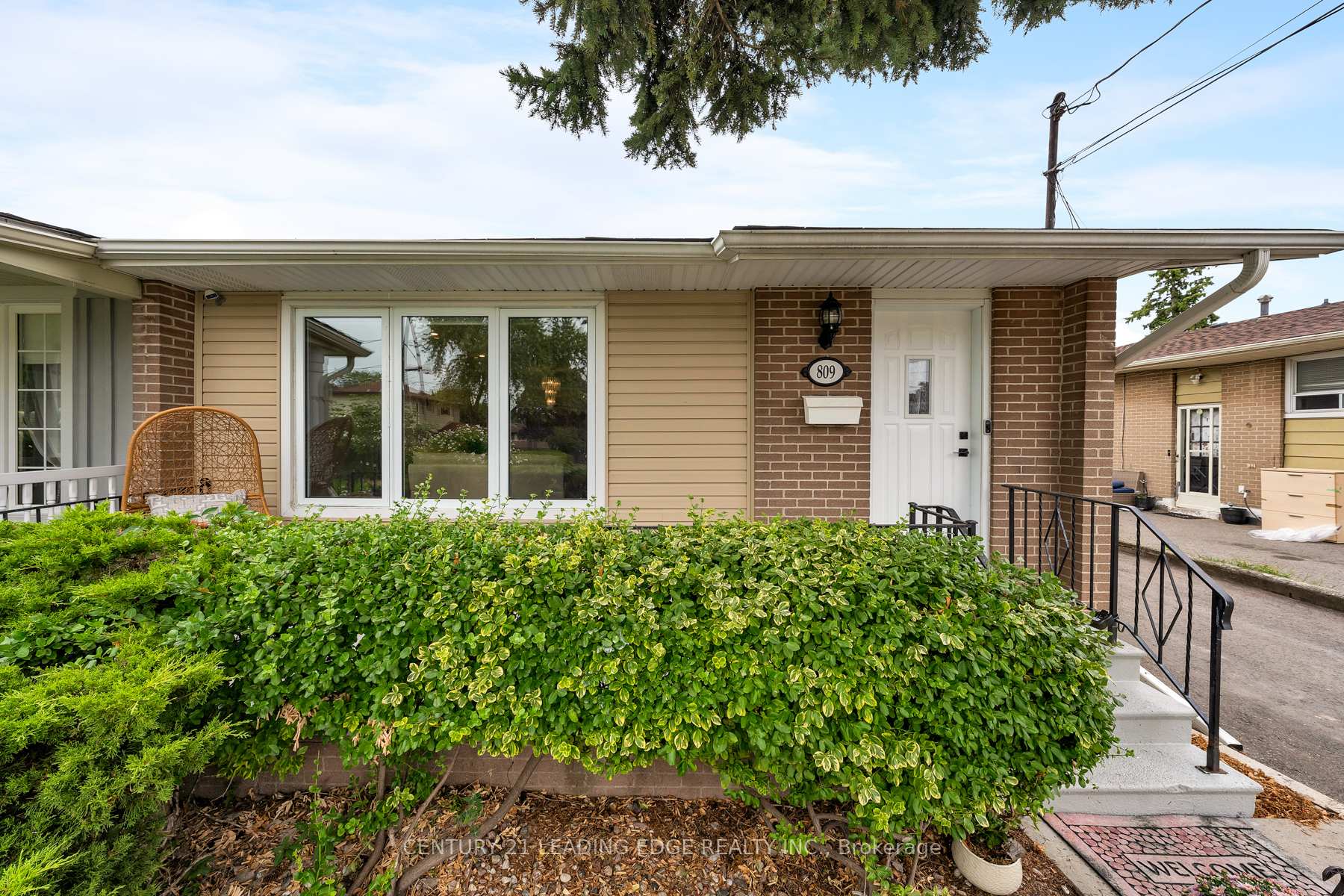 Photo 5 of 809 Sanok Drive, Pickering, West Shore — HOMEH