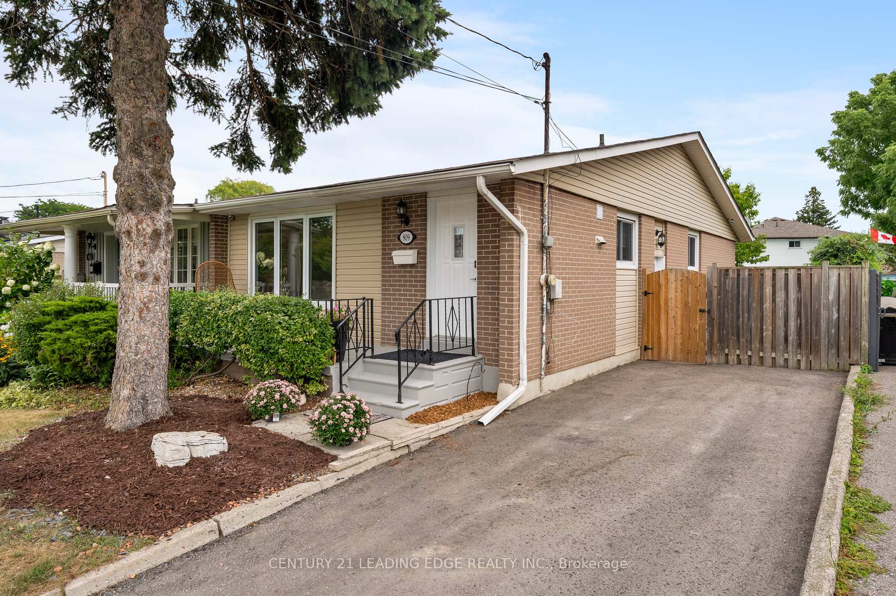 Photo 7 of 809 Sanok Drive, Pickering, West Shore — HOMEH