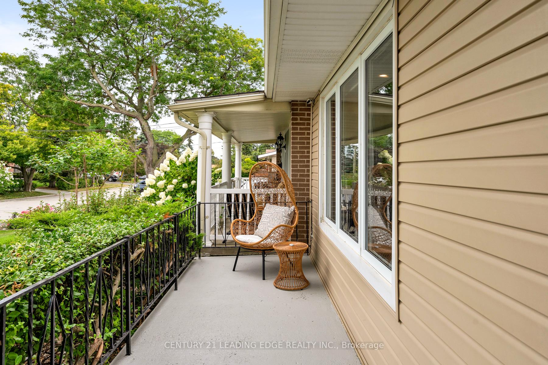 Photo 8 of 809 Sanok Drive, Pickering, West Shore — HOMEH
