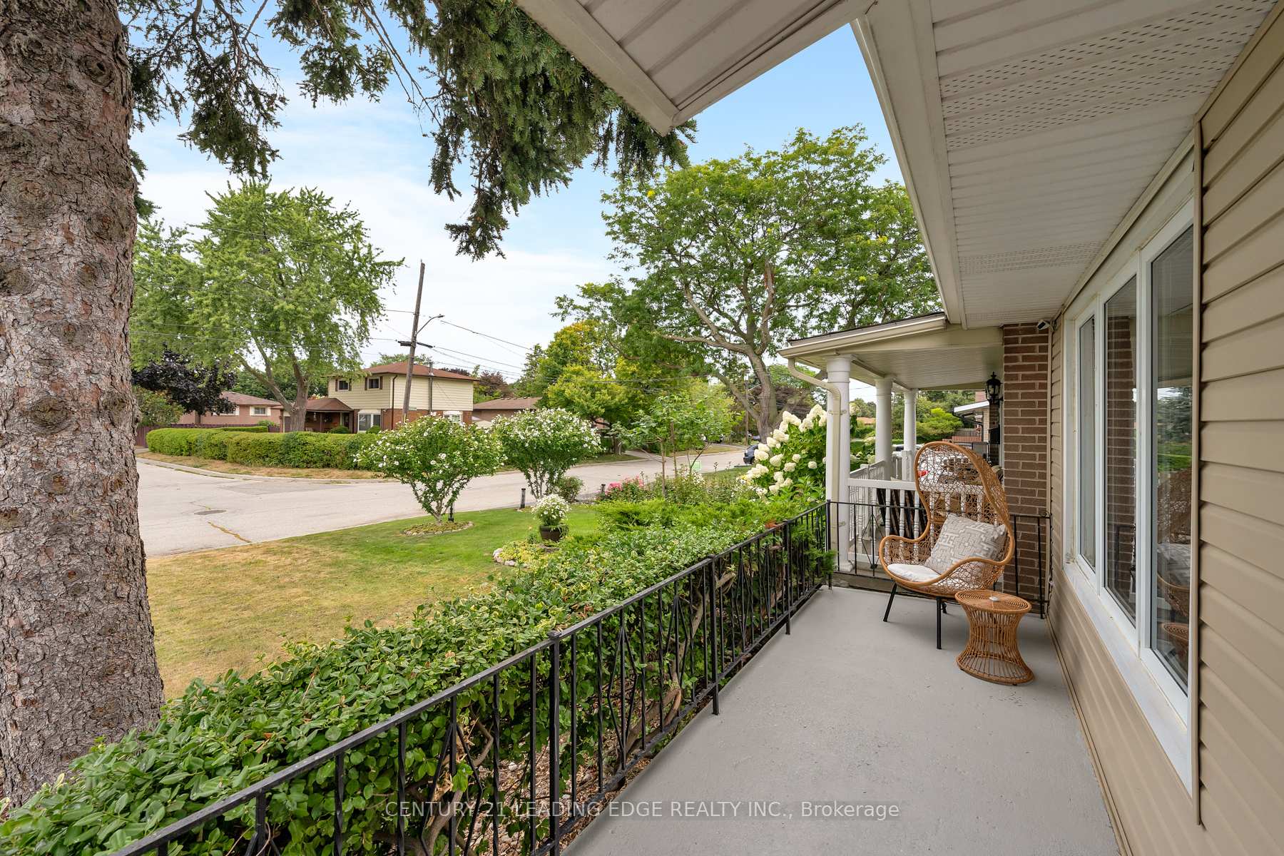 Photo 9 of 809 Sanok Drive, Pickering, West Shore — HOMEH