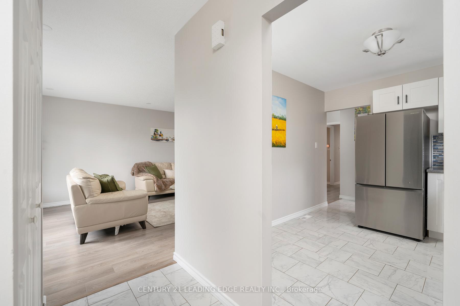Photo 11 of 809 Sanok Drive, Pickering, West Shore — HOMEH