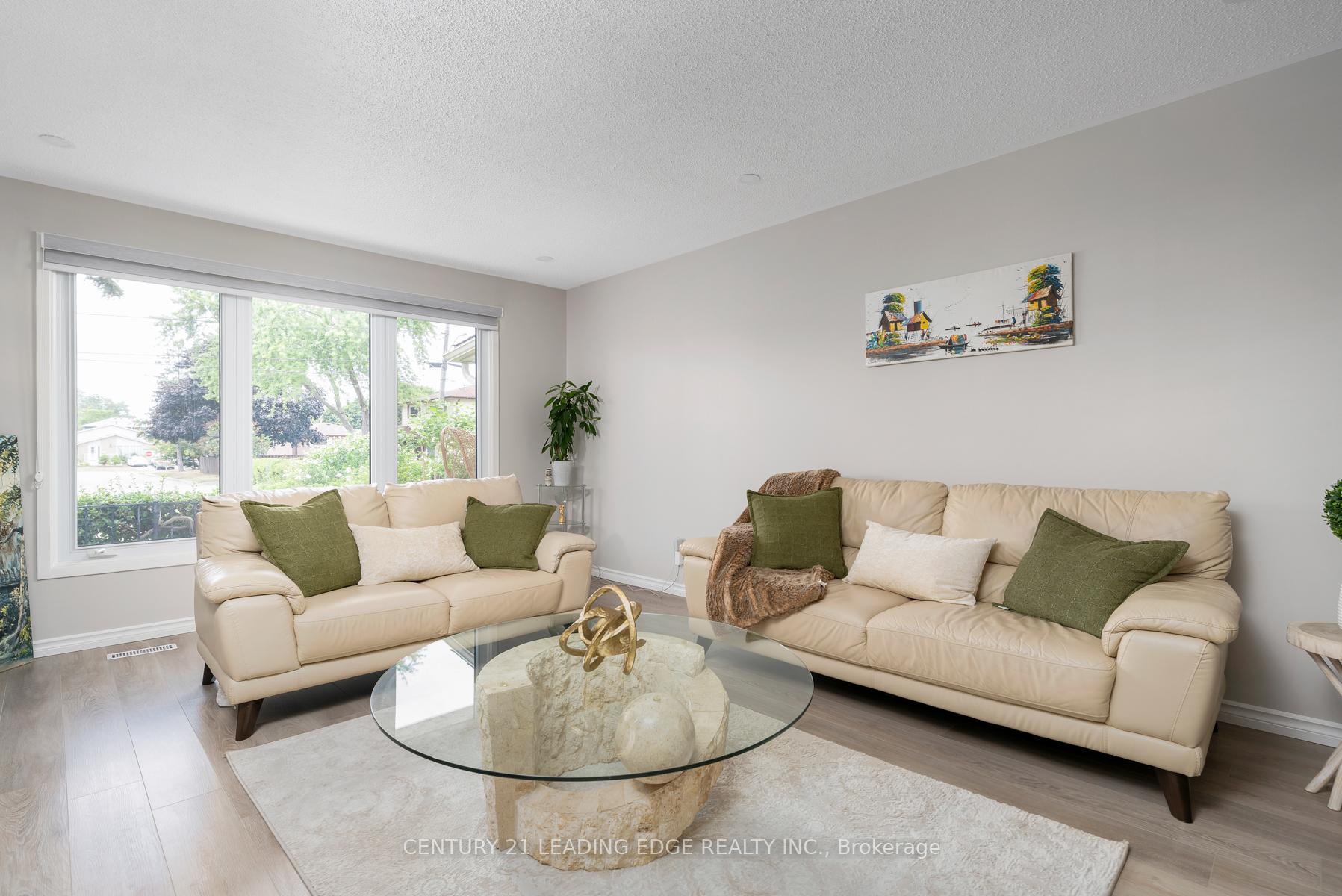 Photo 16 of 809 Sanok Drive, Pickering, West Shore — HOMEH