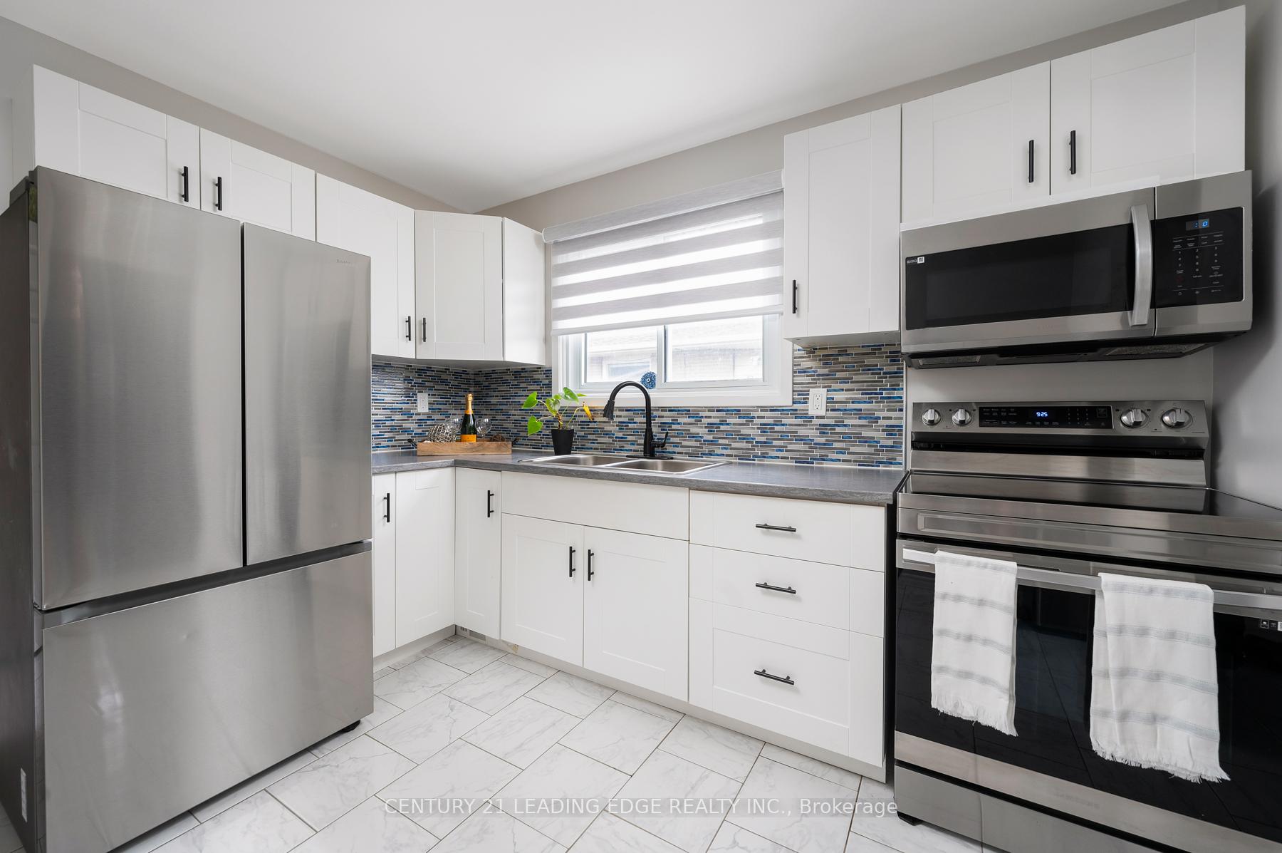 Photo 17 of 809 Sanok Drive, Pickering, West Shore — HOMEH