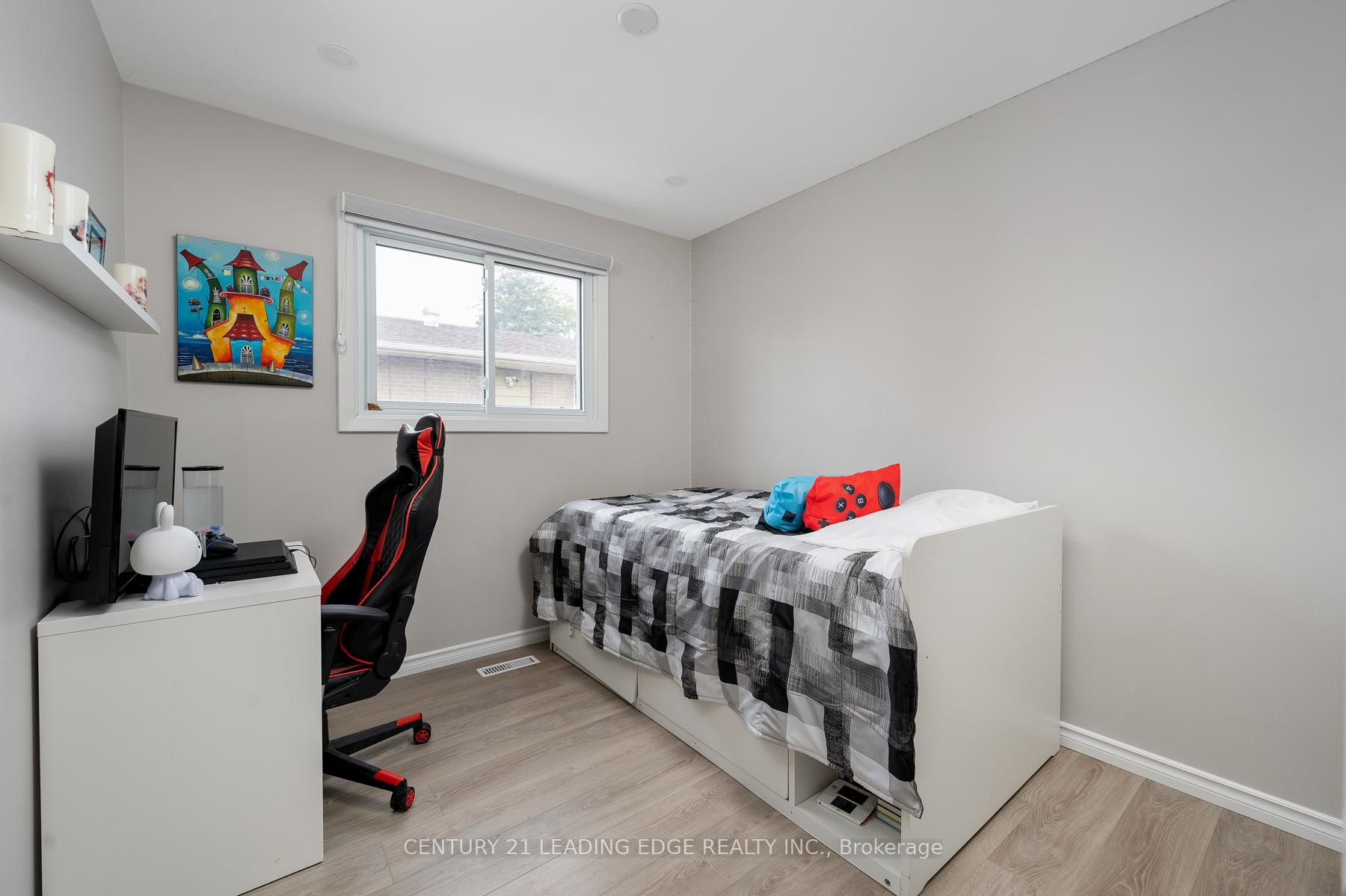 Photo 27 of 809 Sanok Drive, Pickering, West Shore — HOMEH