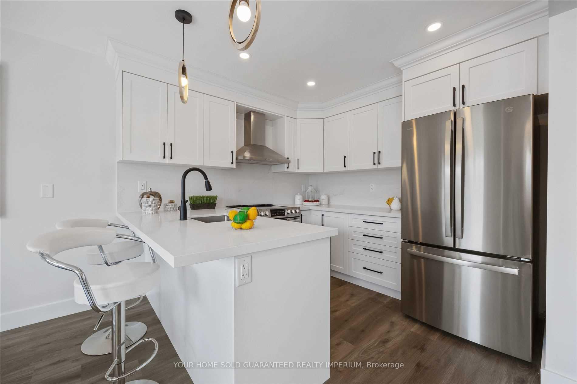 Photo 4 of 582 Brasswinds Trail, Oshawa, Pinecrest — HOMEH