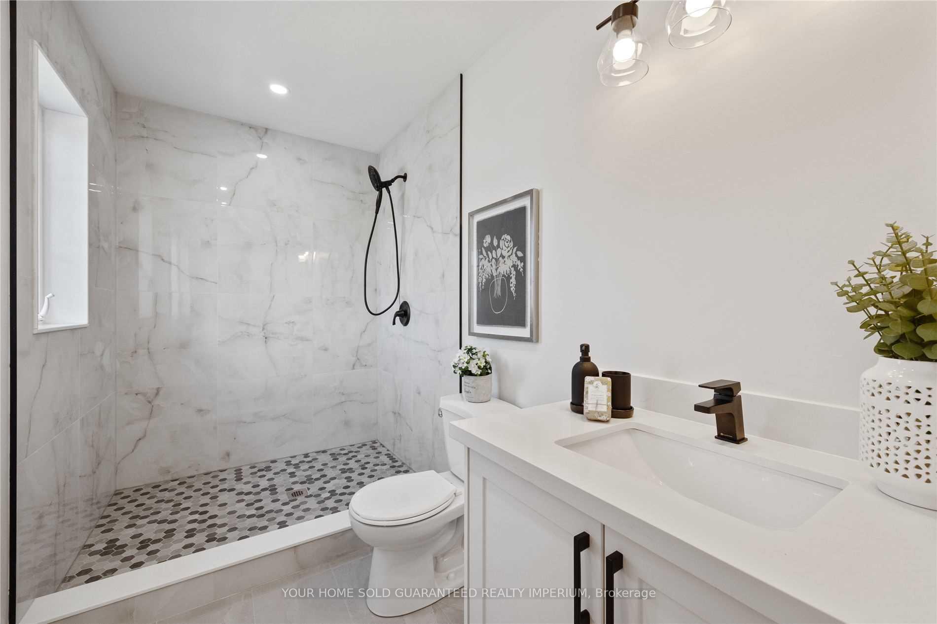 Photo 11 of 582 Brasswinds Trail, Oshawa, Pinecrest — HOMEH
