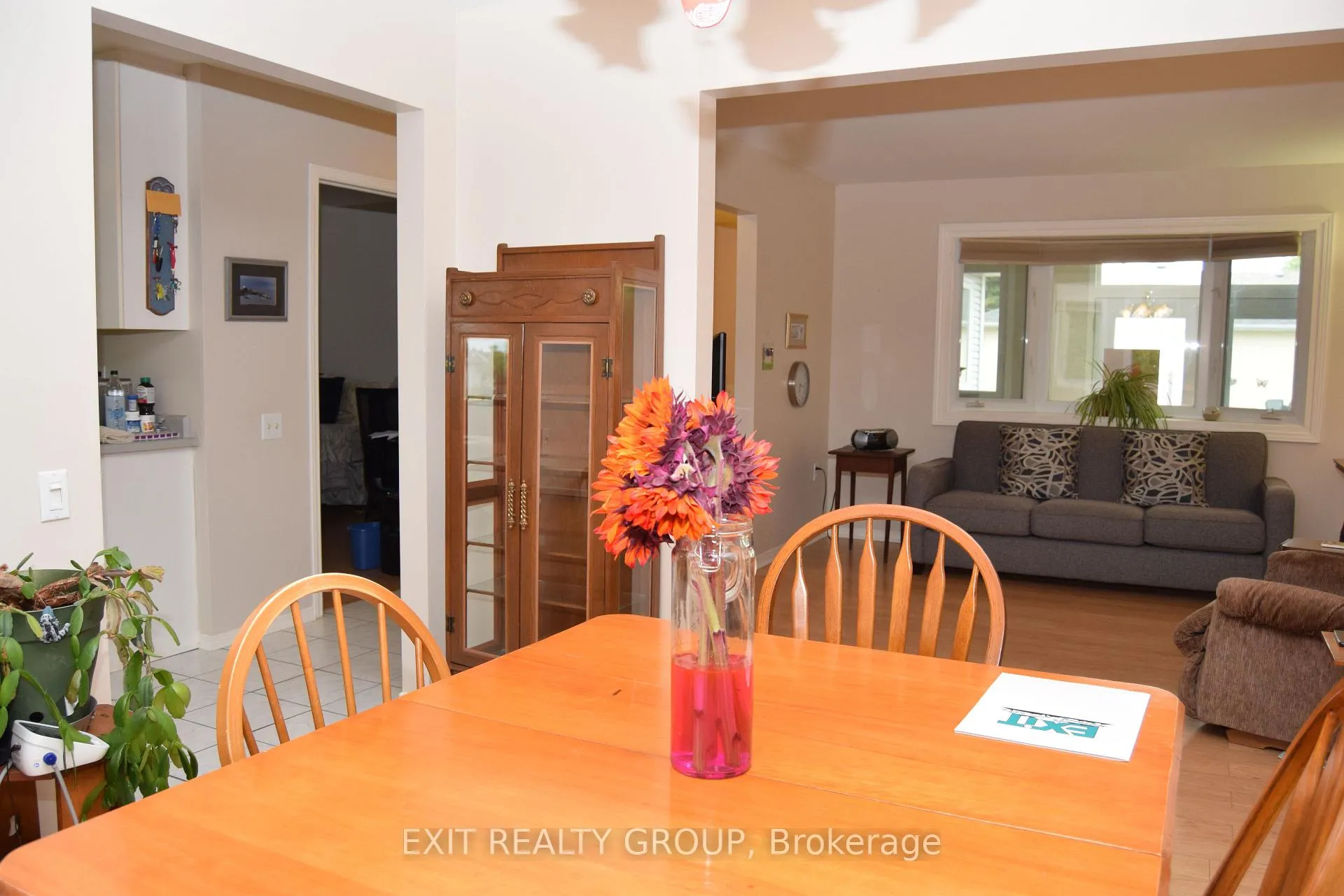 Photo 5 of 9 Empire Boulevard, Prince Edward County, Wellington Ward — HOMEH
