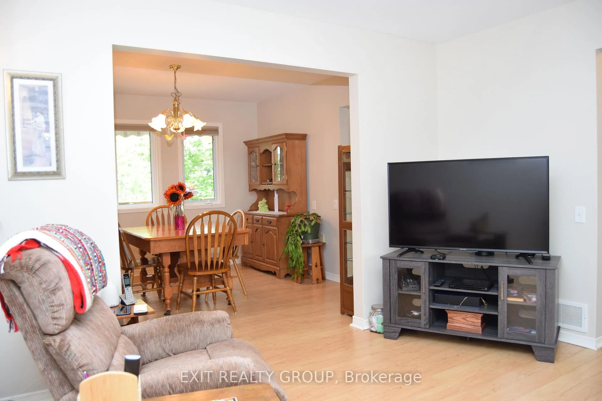 Photo 6 of 9 Empire Boulevard, Prince Edward County, Wellington Ward — HOMEH