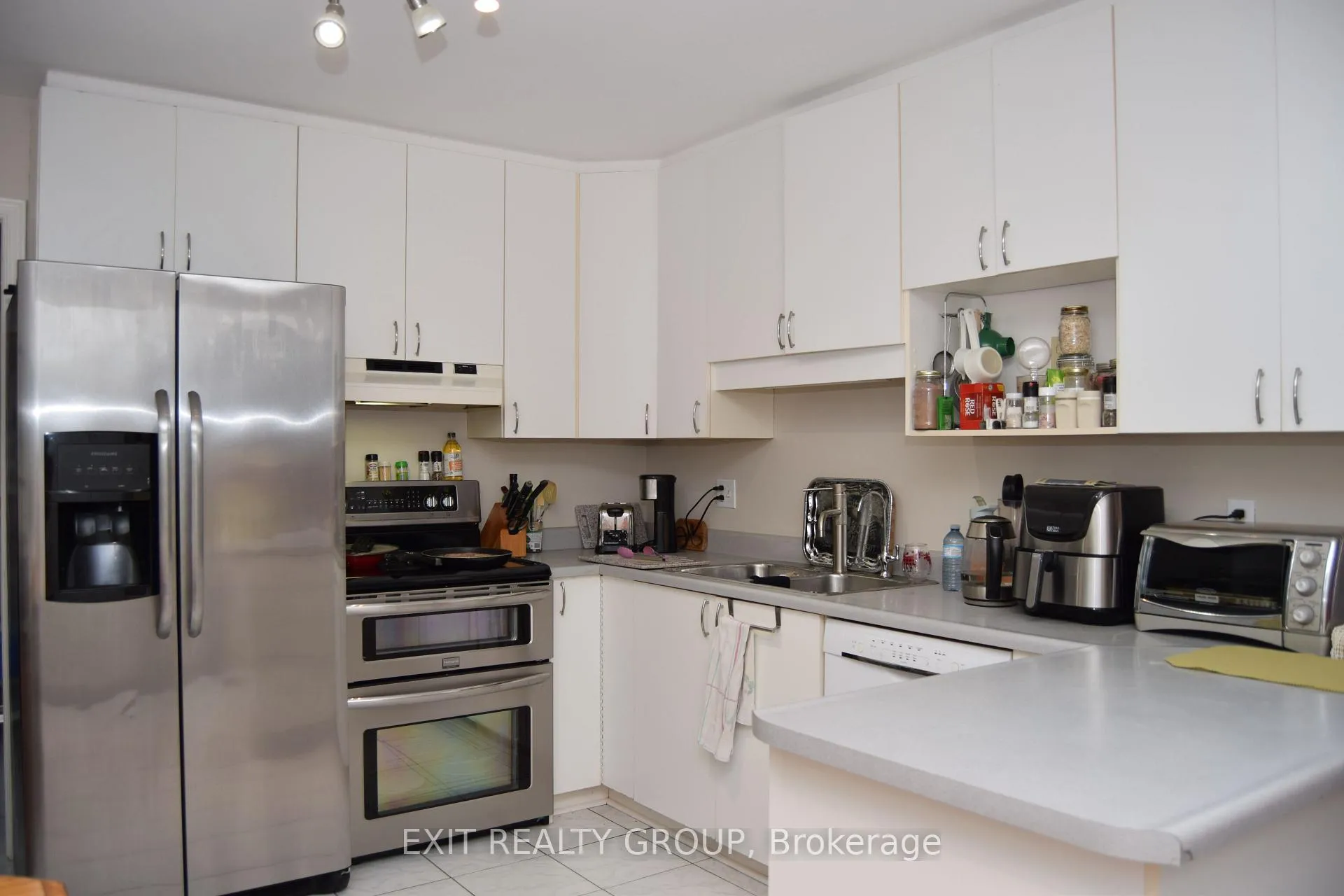 Photo 10 of 9 Empire Boulevard, Prince Edward County, Wellington Ward — HOMEH