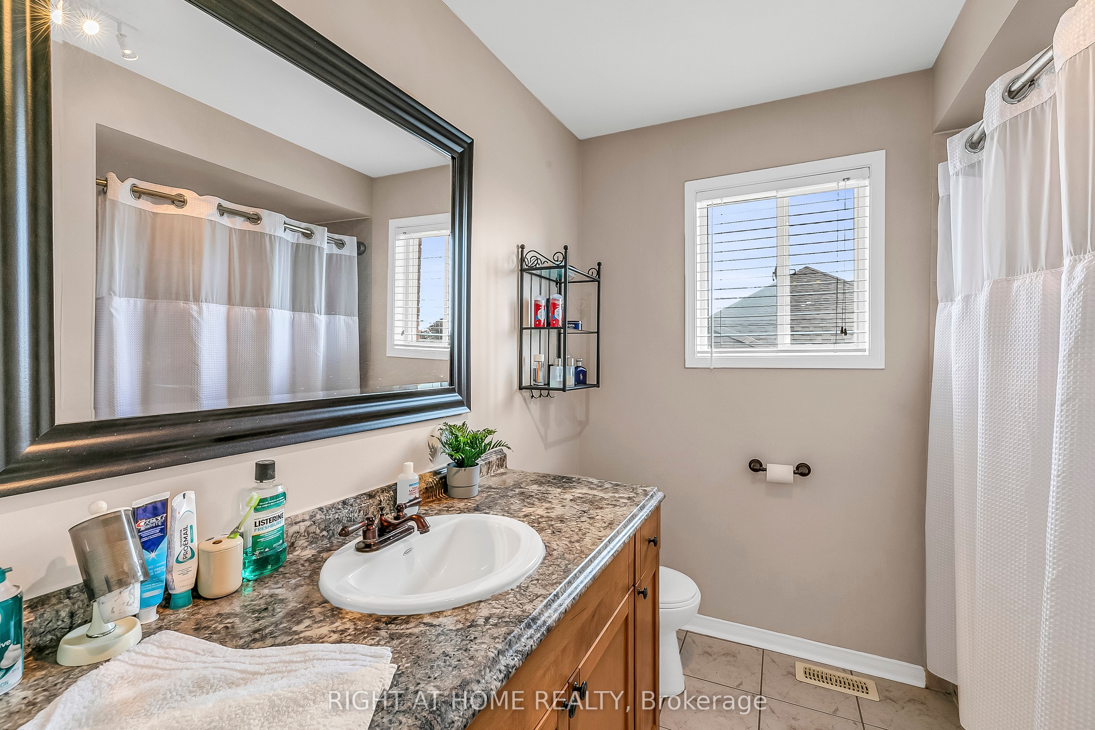 Photo 66 of 1923 Emerald Court, Innisfil, Alcona — HOMEH