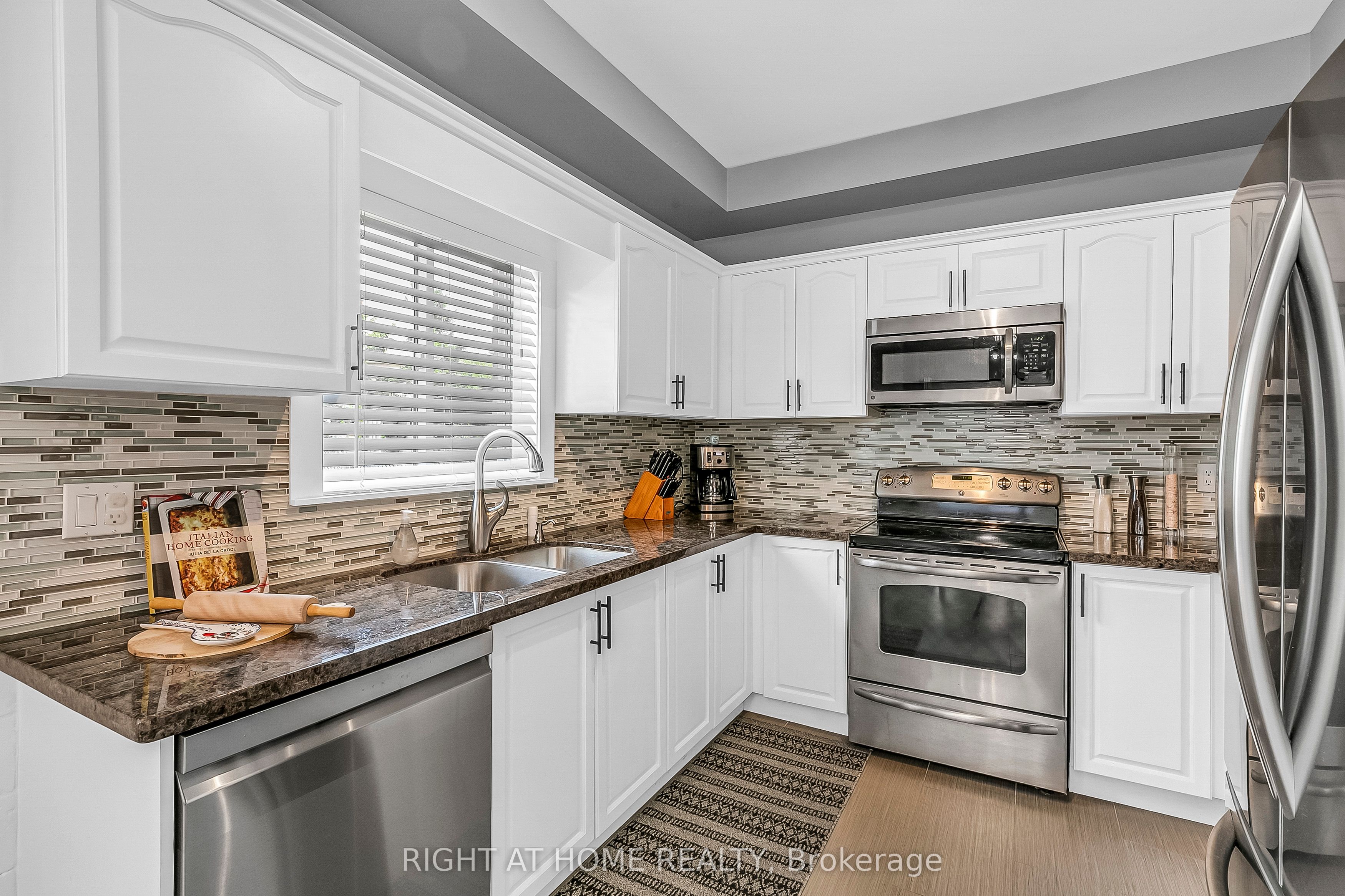 Photo 56 of 1923 Emerald Court, Innisfil, Alcona — HOMEH