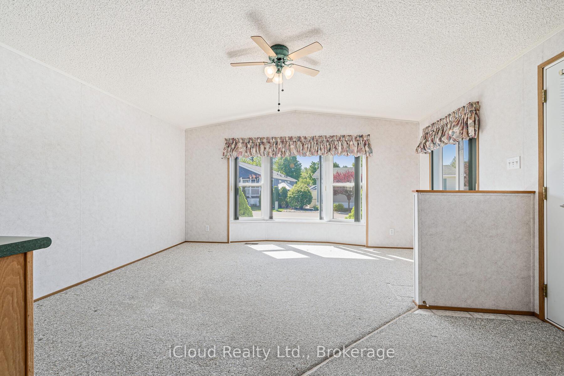 Photo 3 of 2 Trillium Beach Drive, Puslinch, Rural Puslinch East — HOMEH