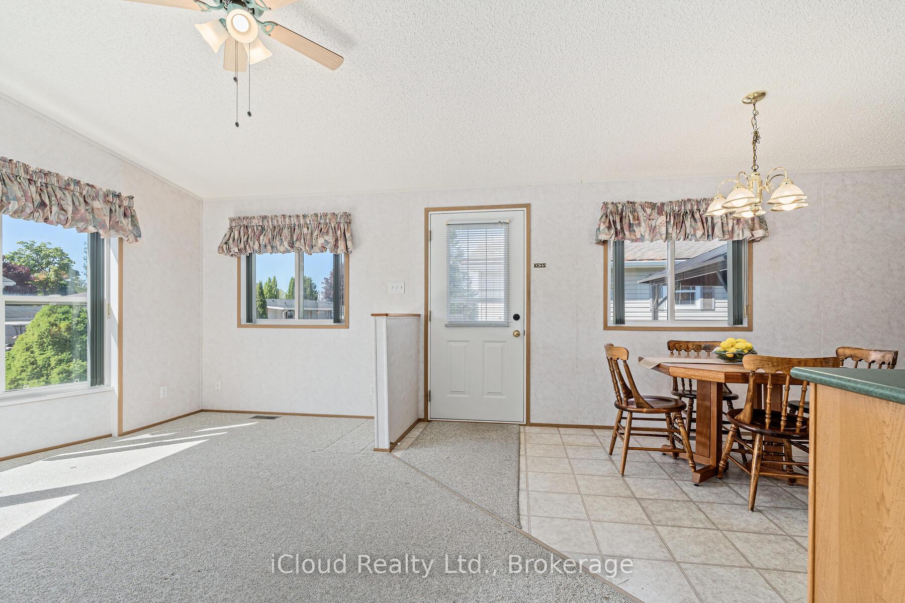 Photo 4 of 2 Trillium Beach Drive, Puslinch, Rural Puslinch East — HOMEH