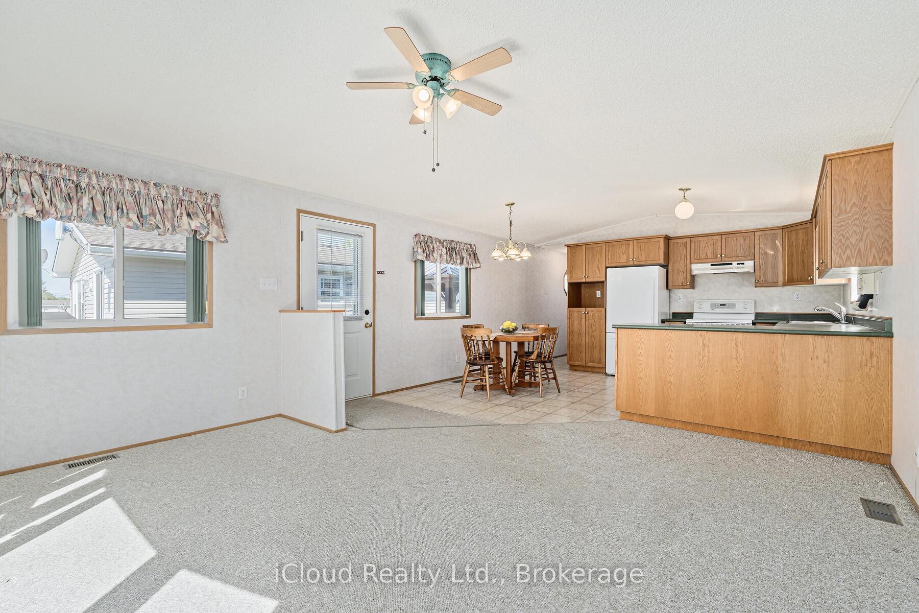 Photo 5 of 2 Trillium Beach Drive, Puslinch, Rural Puslinch East — HOMEH