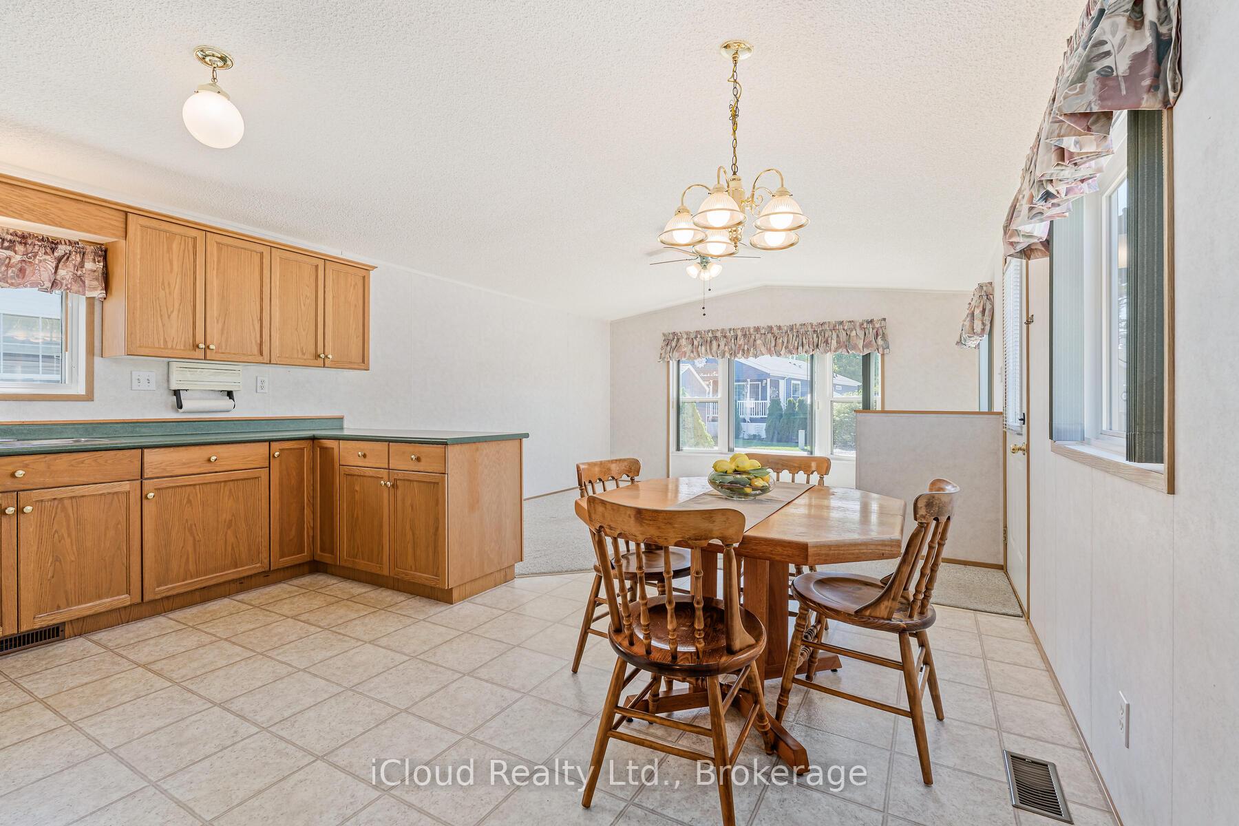 Photo 7 of 2 Trillium Beach Drive, Puslinch, Rural Puslinch East — HOMEH
