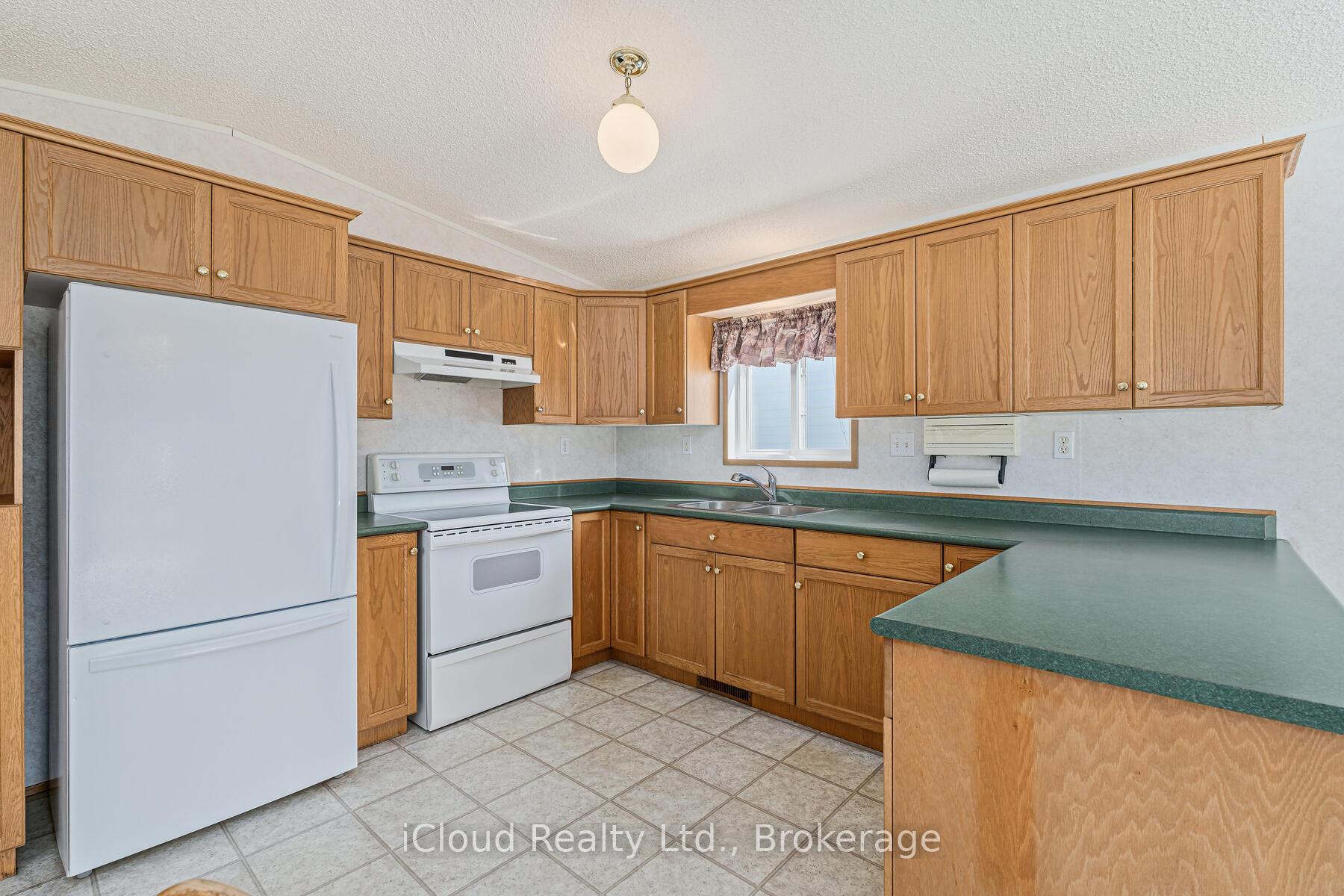 Photo 8 of 2 Trillium Beach Drive, Puslinch, Rural Puslinch East — HOMEH