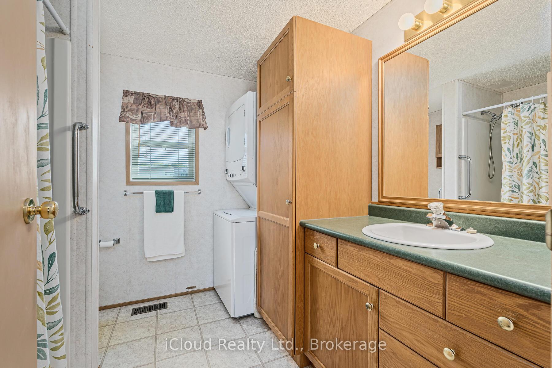 Photo 12 of 2 Trillium Beach Drive, Puslinch, Rural Puslinch East — HOMEH