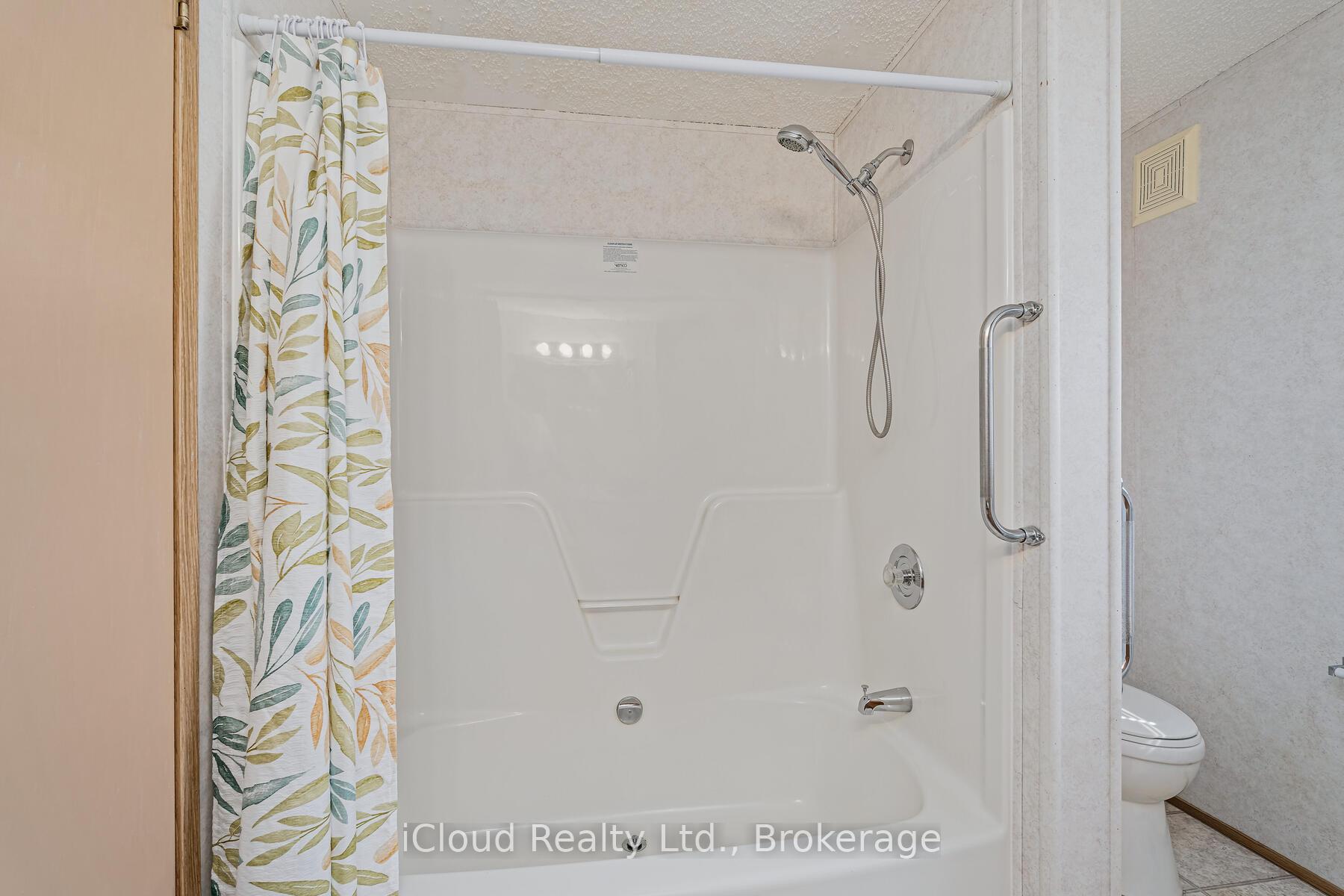 Photo 13 of 2 Trillium Beach Drive, Puslinch, Rural Puslinch East — HOMEH