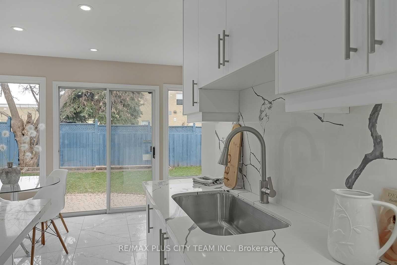 Photo 7 of 1574 Major Oaks Road, Pickering, Brock Ridge — HOMEH