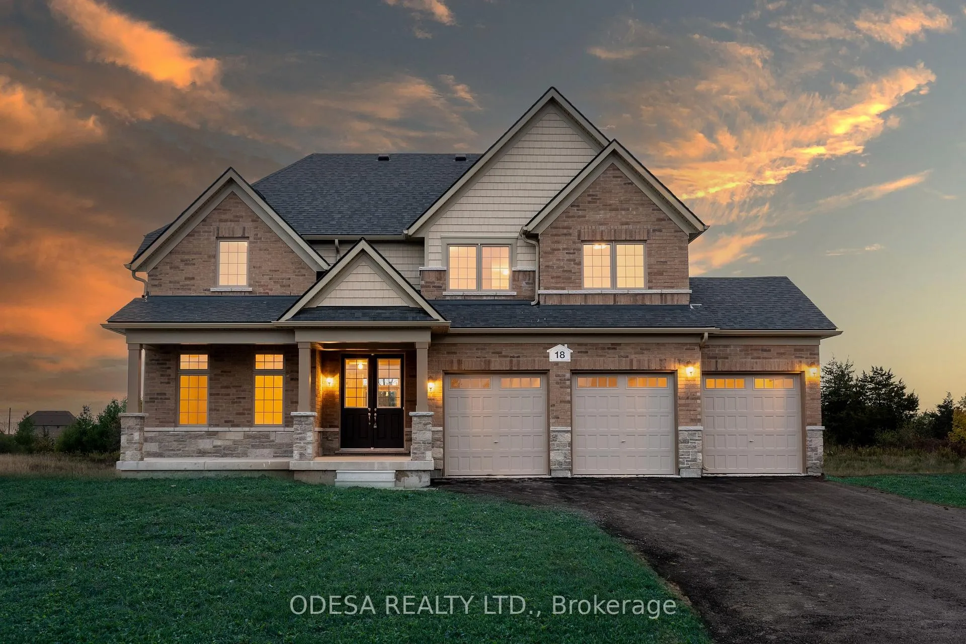 Front of 18 Blue Heron Drive W
