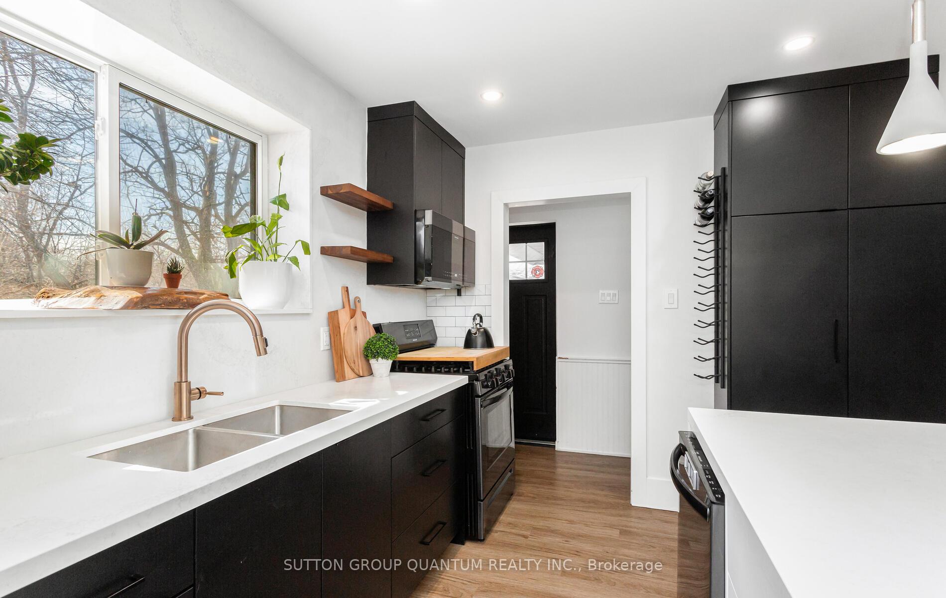 Photo 20 of 202 Riverplace Crescent, Milton, Old Milton — HOMEH