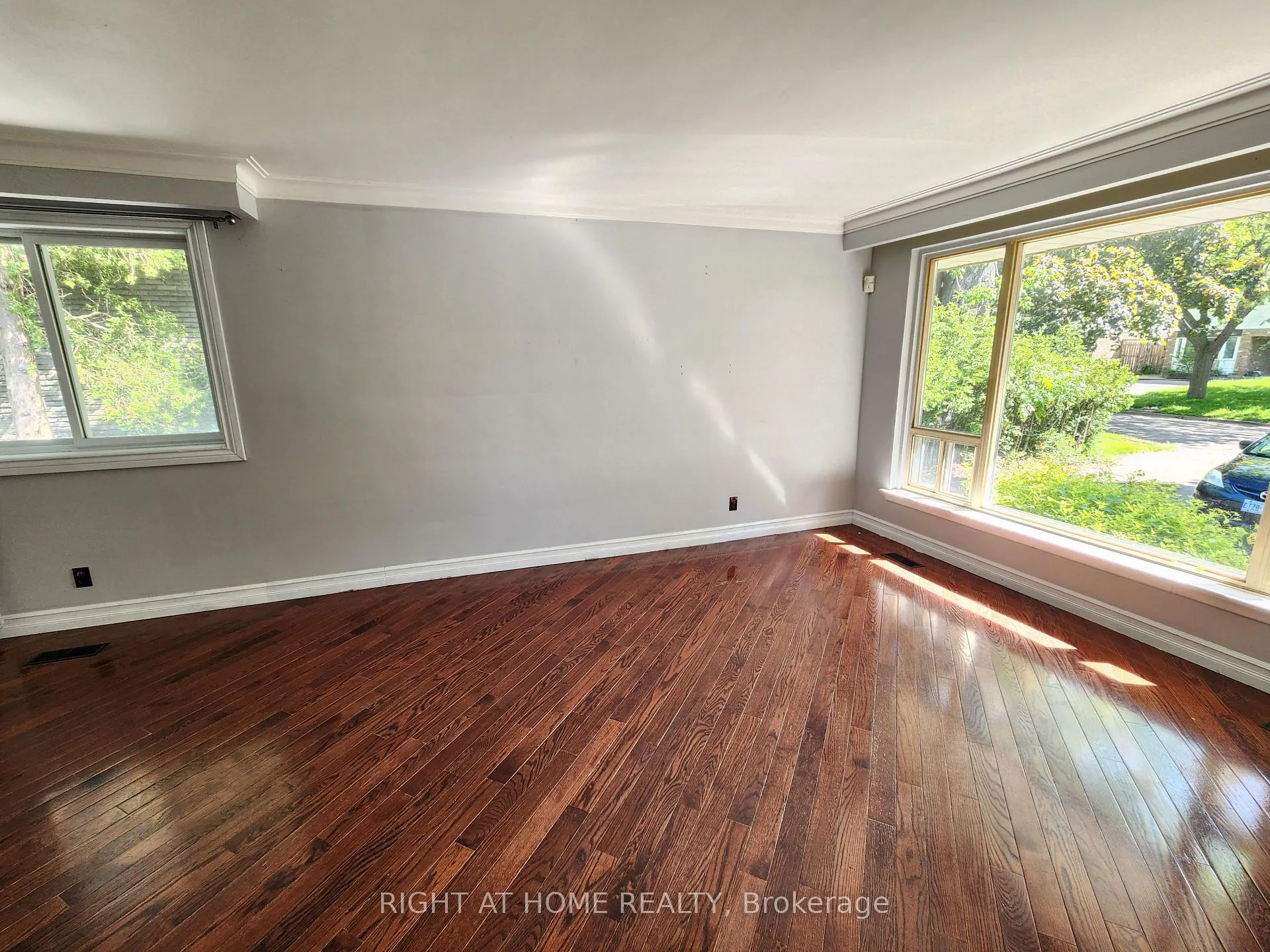 Photo 2 of 332 Viewmount Street, Oshawa, Donevan — HOMEH
