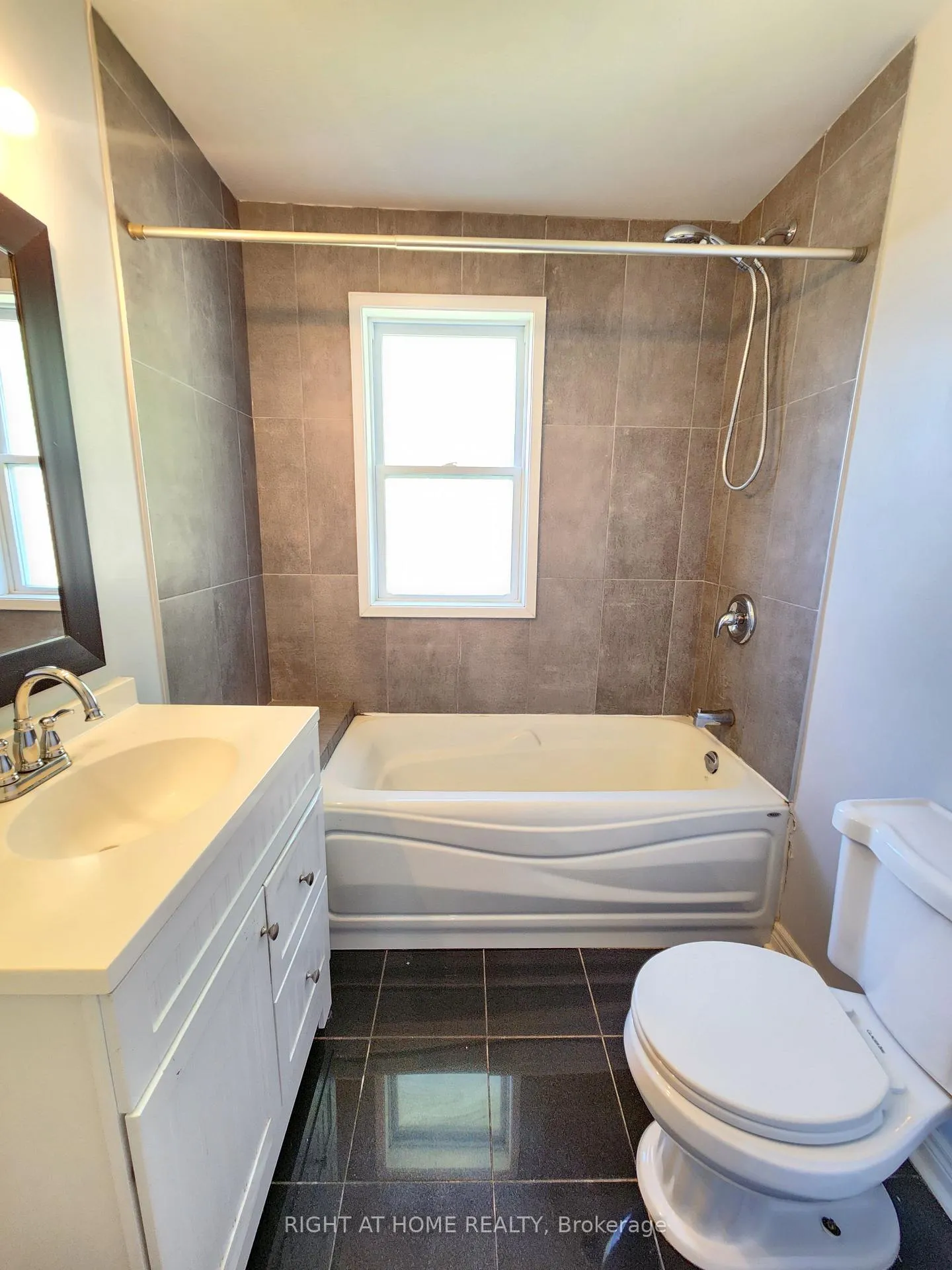 Photo 4 of 332 Viewmount Street, Oshawa, Donevan — HOMEH
