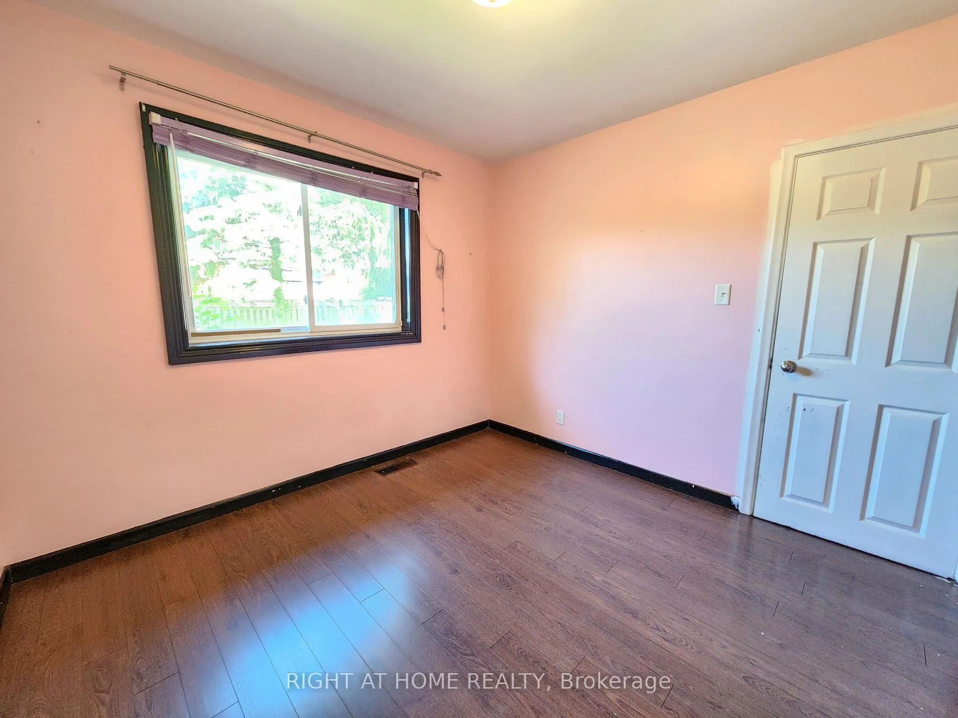 Photo 5 of 332 Viewmount Street, Oshawa, Donevan — HOMEH