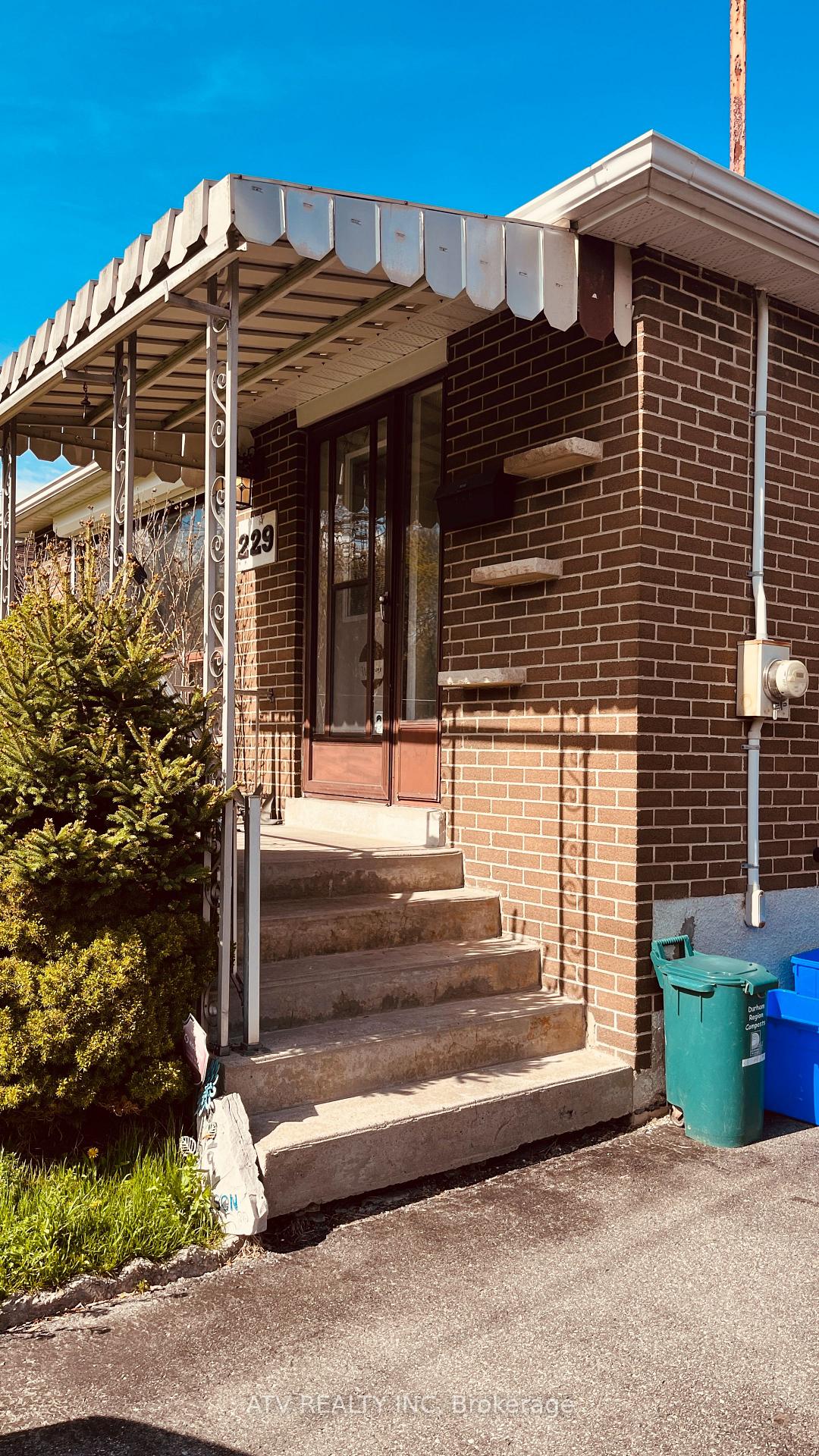 Photo 2 of Unit Main Fl, 229 Wilson Road N, Oshawa, Eastdale — HOMEH