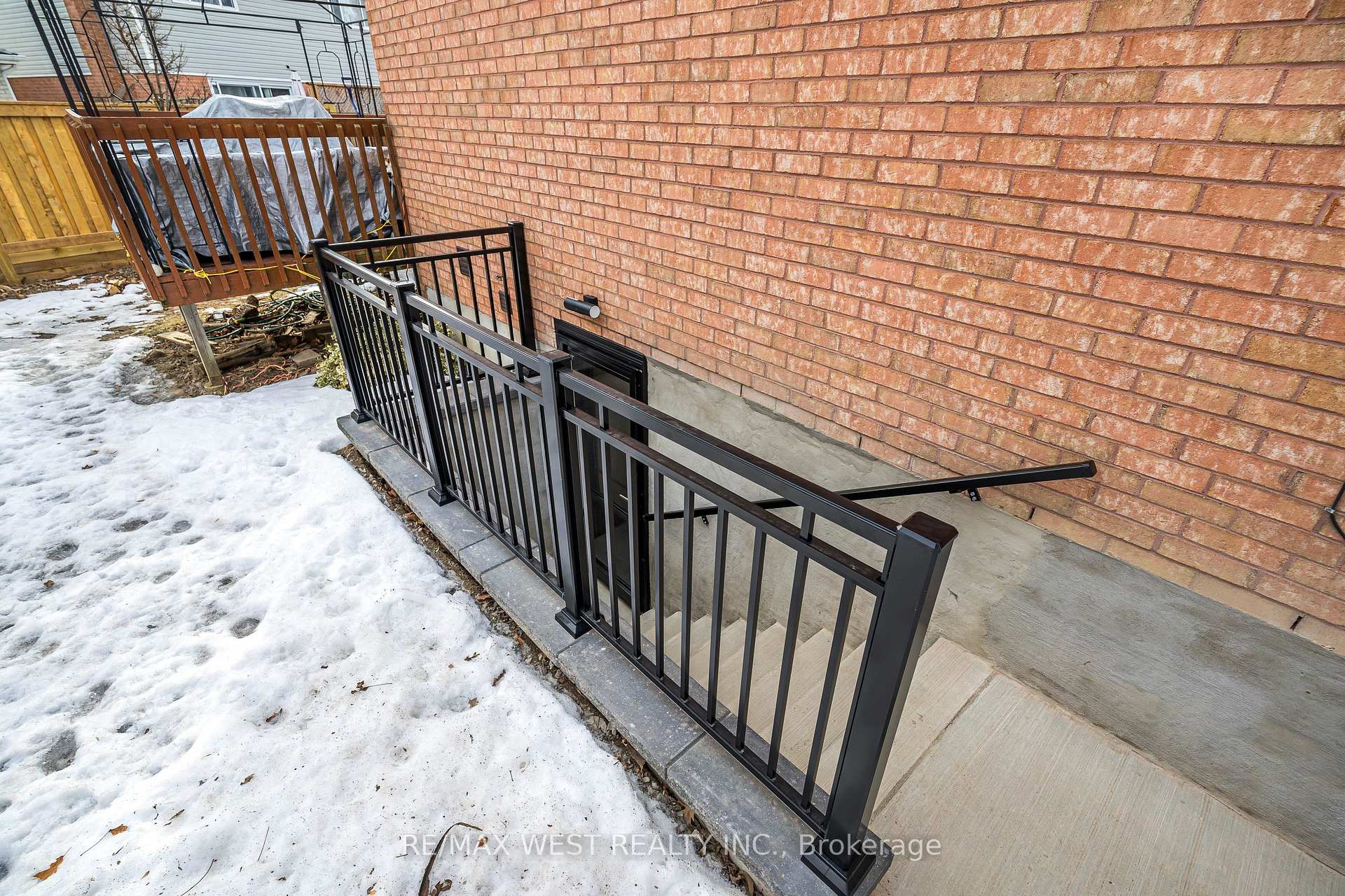 Photo 2 of Unit Basement, 1052 Moorelands Crescent, Pickering, Rosebank — HOMEH