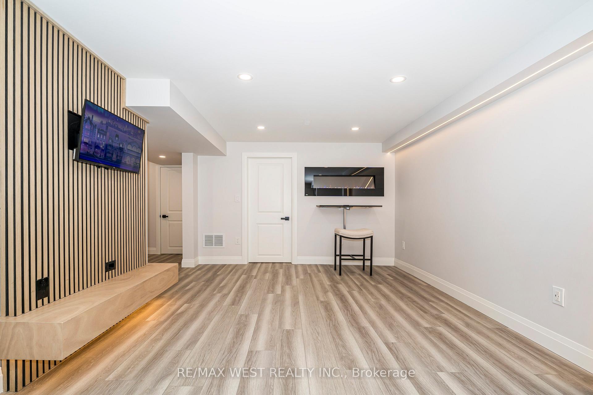 Photo 4 of Unit Basement, 1052 Moorelands Crescent, Pickering, Rosebank — HOMEH
