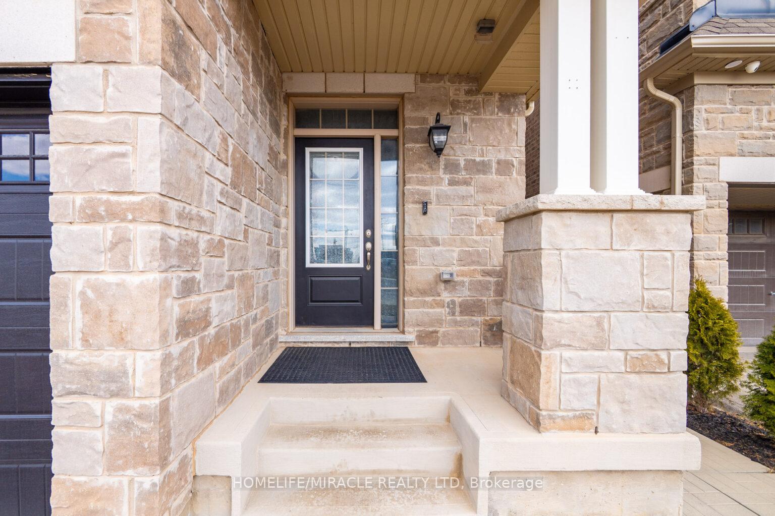 Photo 4 of 656 Kennedy Circle W, Milton, Cobban — HOMEH