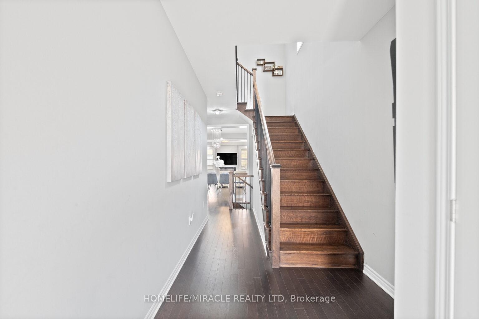 Photo 5 of 656 Kennedy Circle W, Milton, Cobban — HOMEH