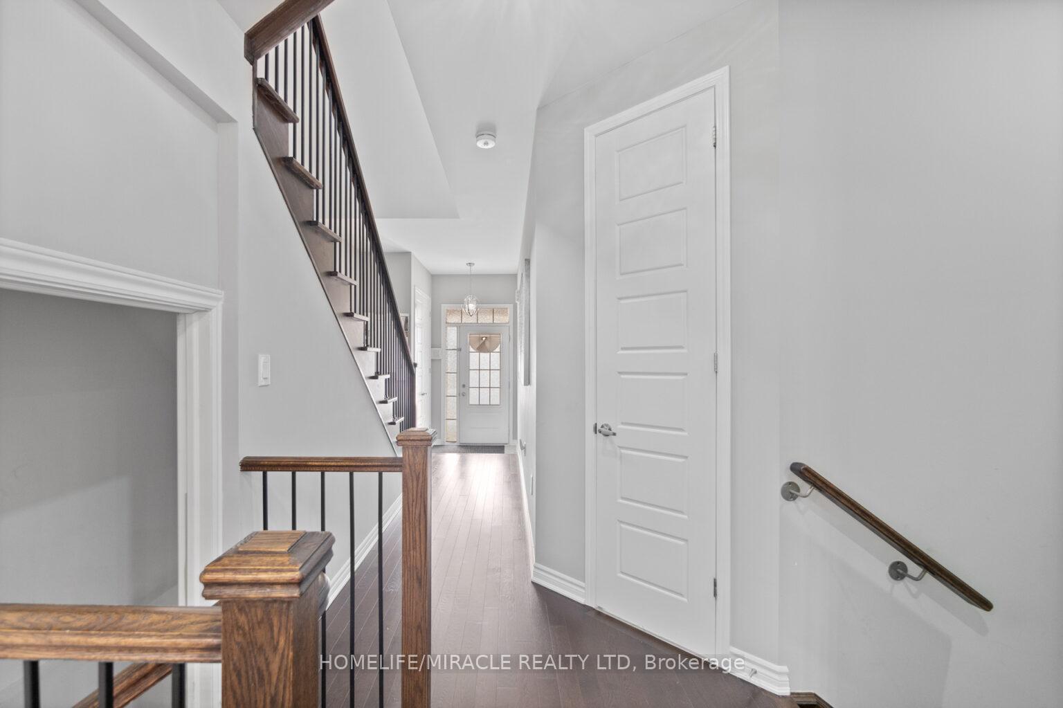 Photo 7 of 656 Kennedy Circle W, Milton, Cobban — HOMEH
