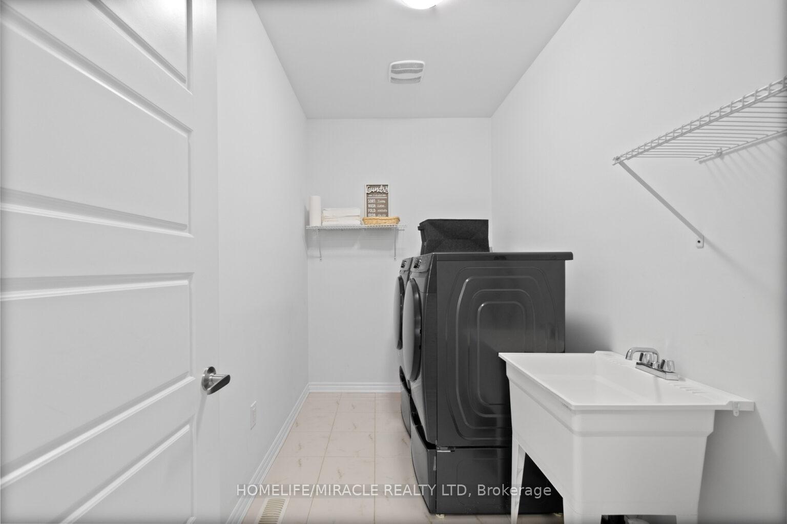 Photo 33 of 656 Kennedy Circle W, Milton, Cobban — HOMEH