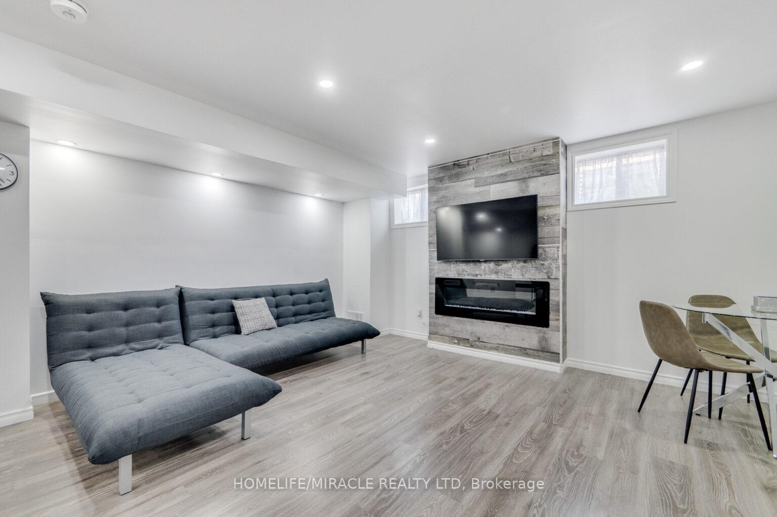 Photo 35 of 656 Kennedy Circle W, Milton, Cobban — HOMEH