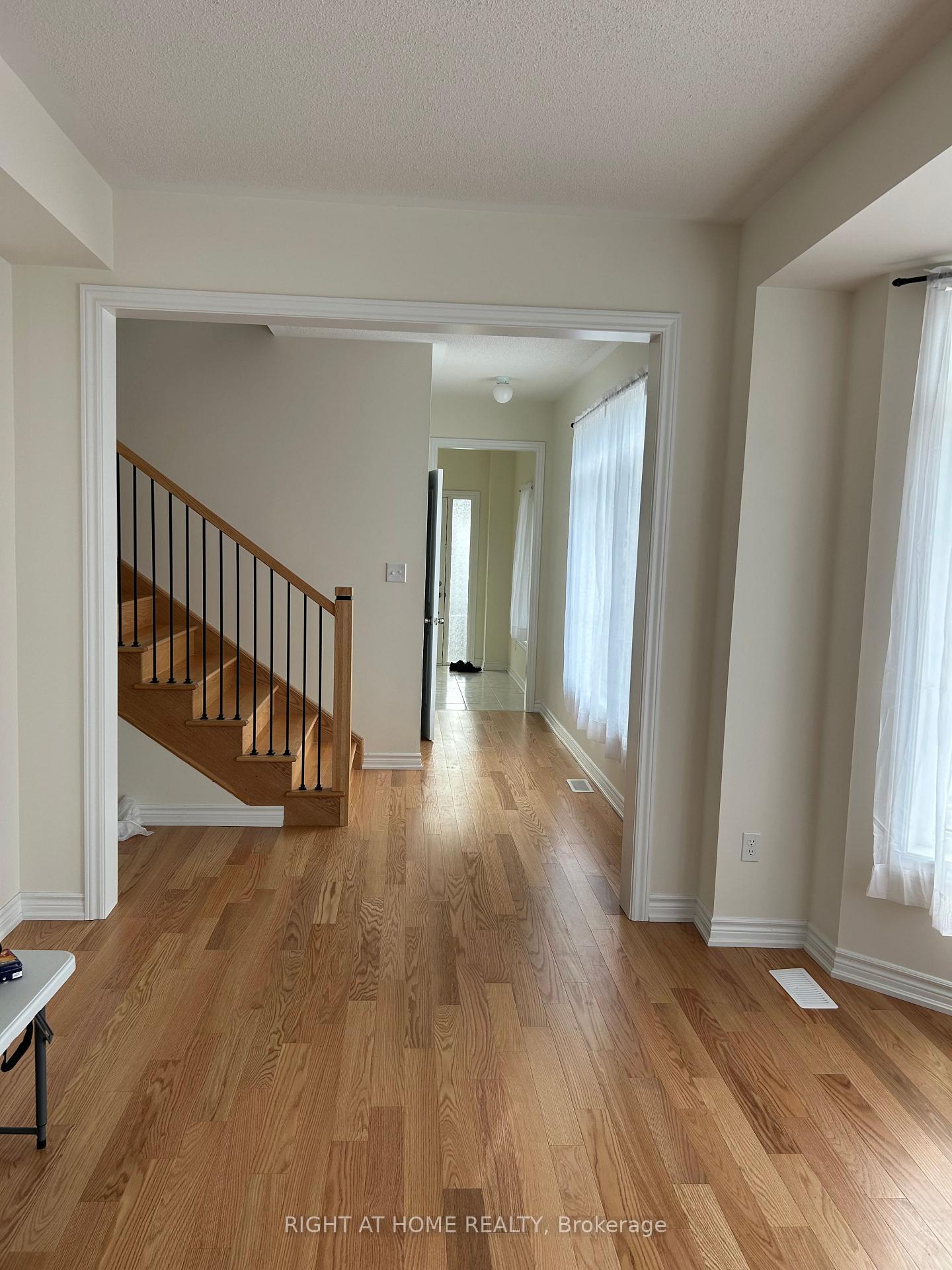 Photo 2 of Unit Upper Level, 1149 Cameo Street, Pickering, Rural Pickering — HOMEH