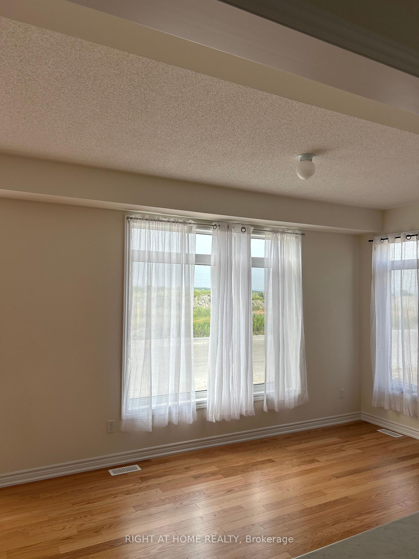 Photo 4 of Unit Upper Level, 1149 Cameo Street, Pickering, Rural Pickering — HOMEH